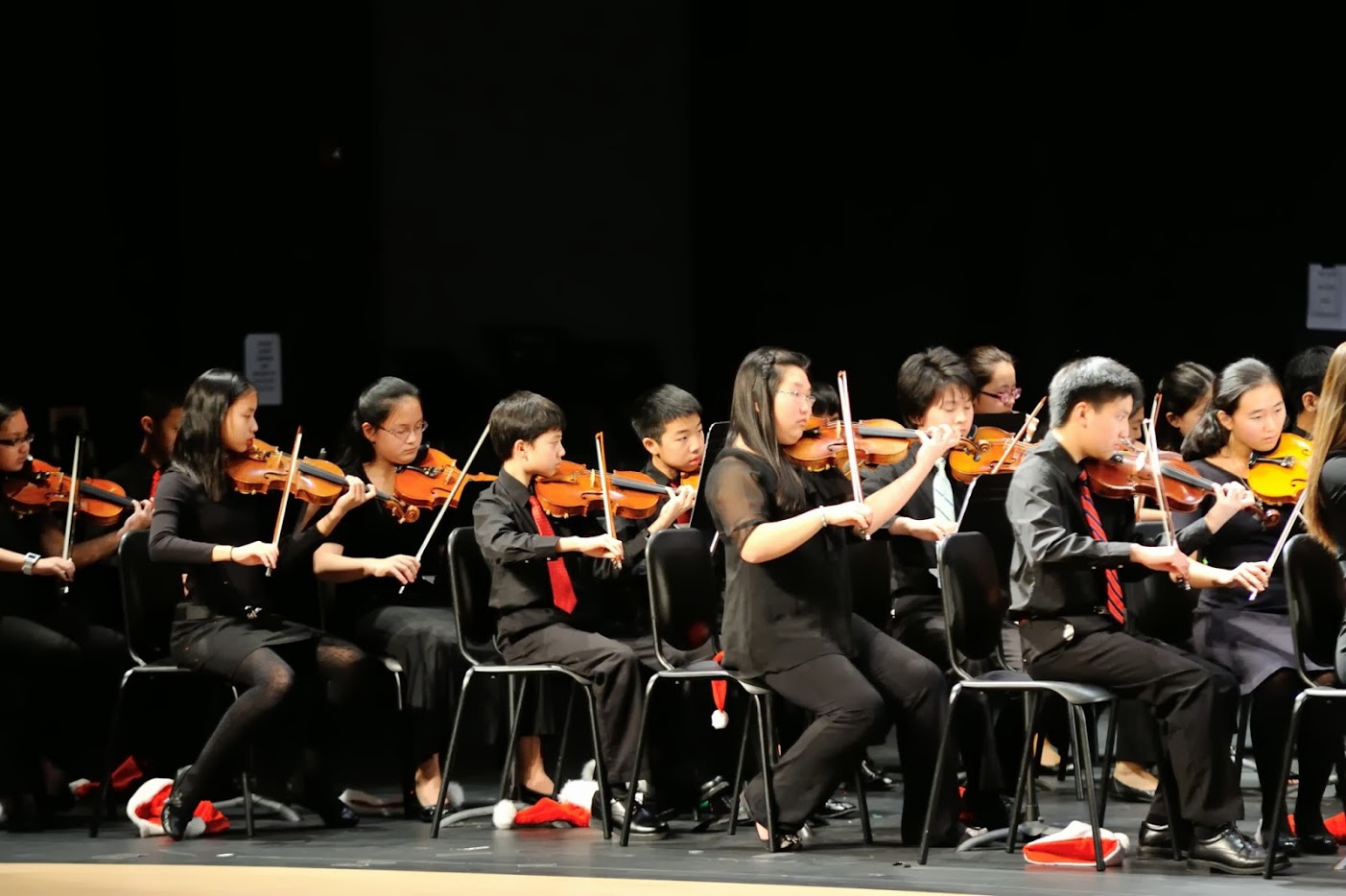 Wonderful Ensemble violinists