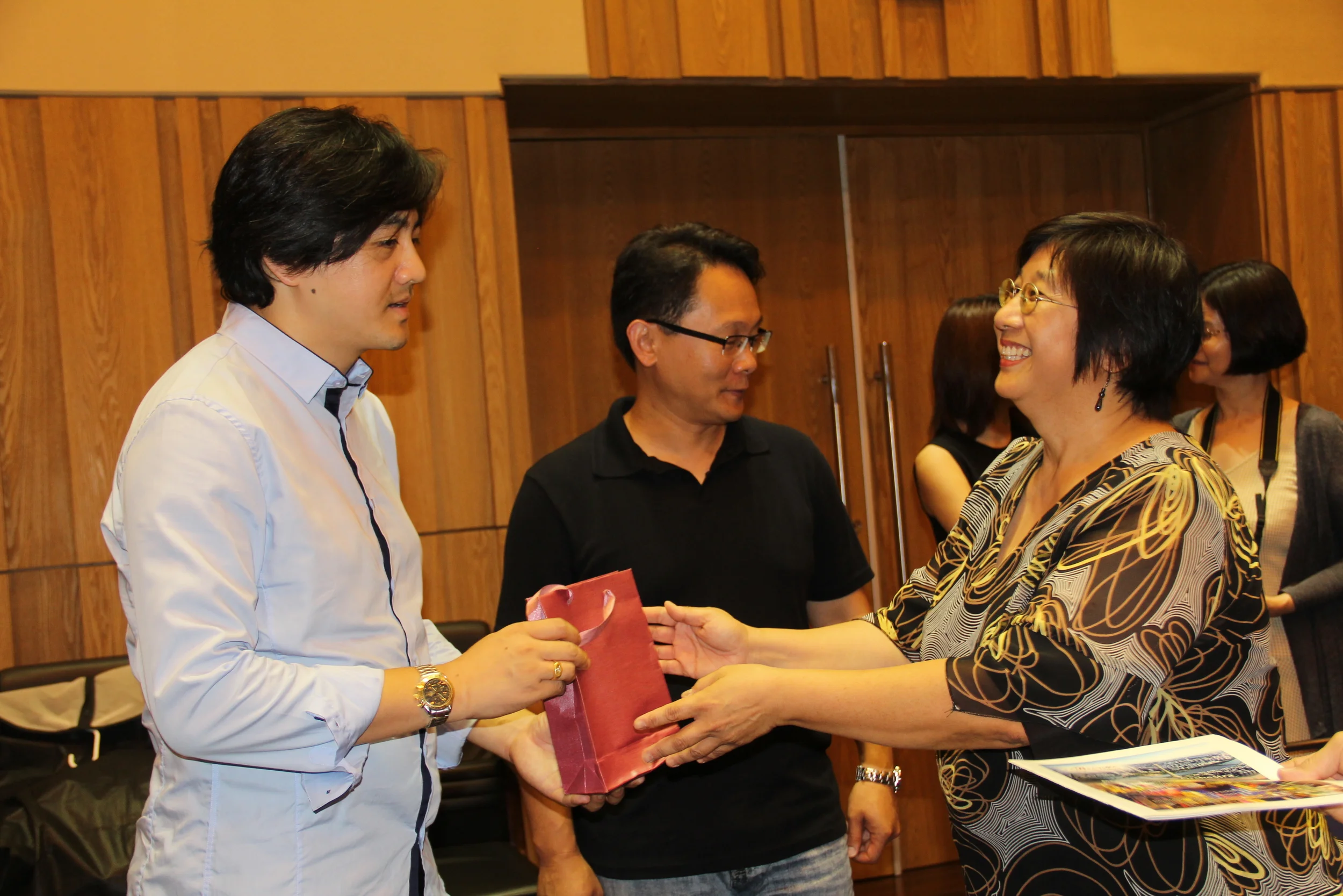 Orchestra directors exchanging words