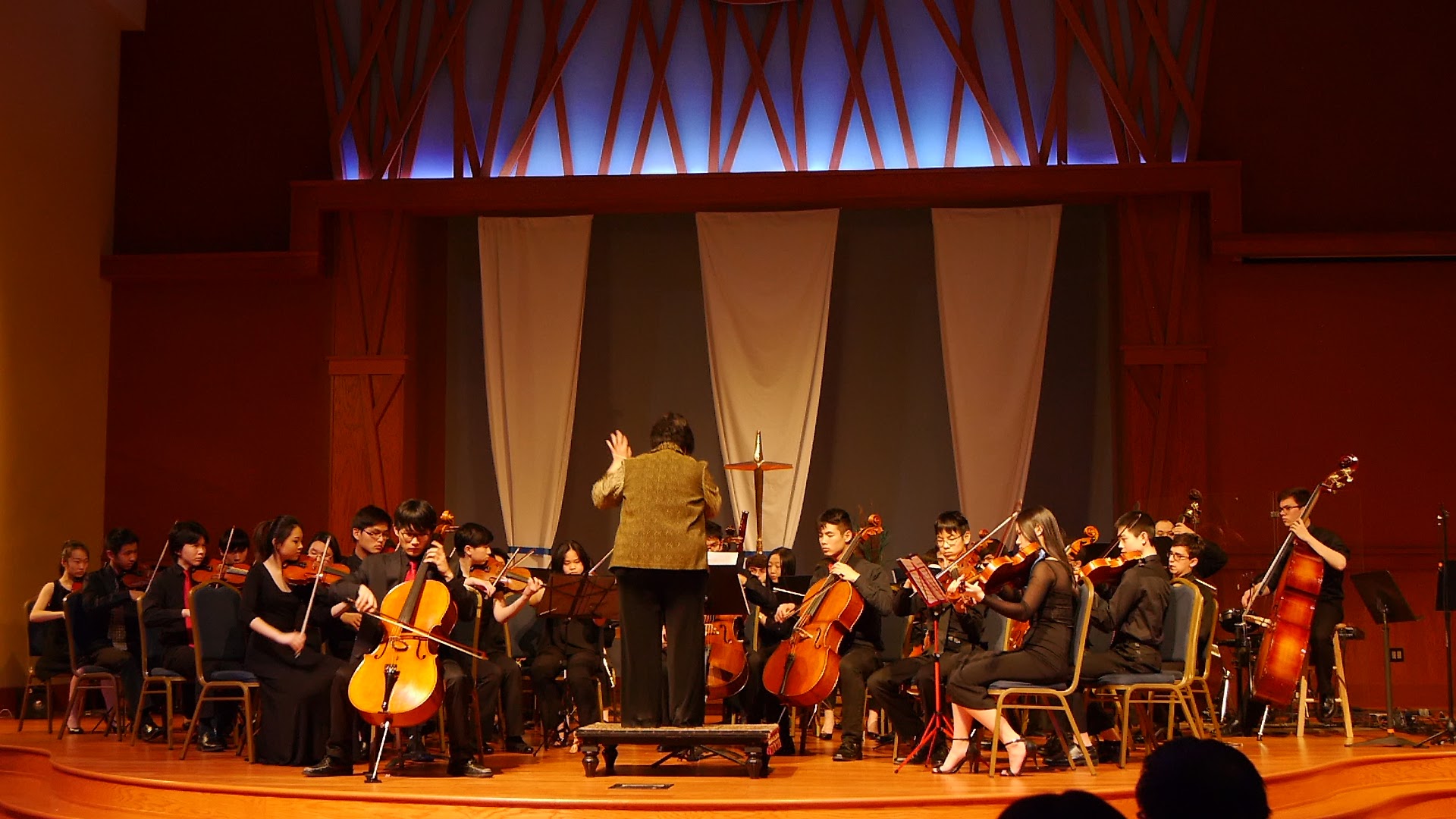 Patrick Kim solos with the Sinfonia playing the Haydn D Major Cello Concerto