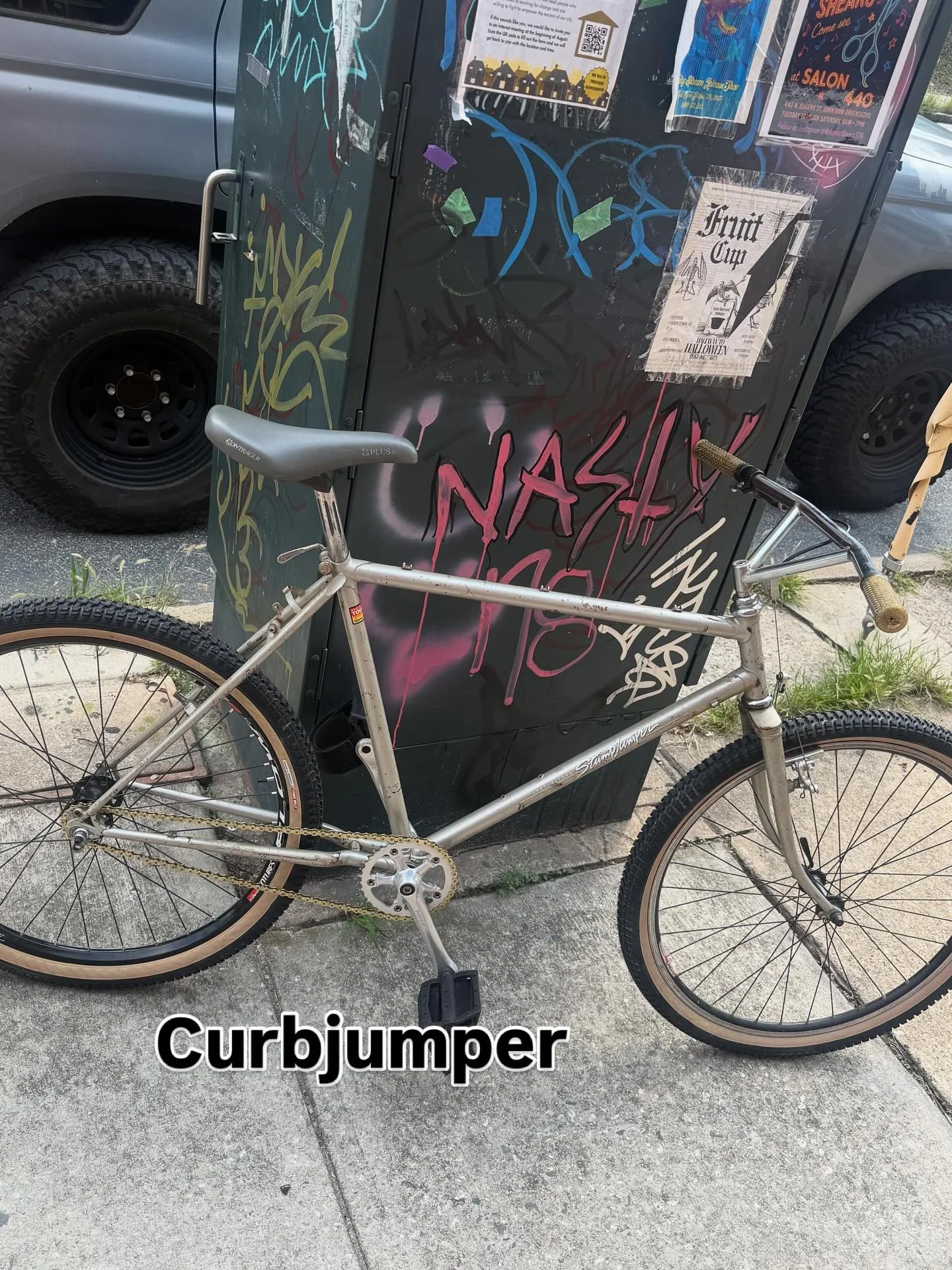 Each and every one of you pretty much needs this bike. 20” frame. 1982 specialized stumpjumper model. Fixed gear drivetrain. @house_of_looptail tyres. This is one foxy fixy. Come fall in love.