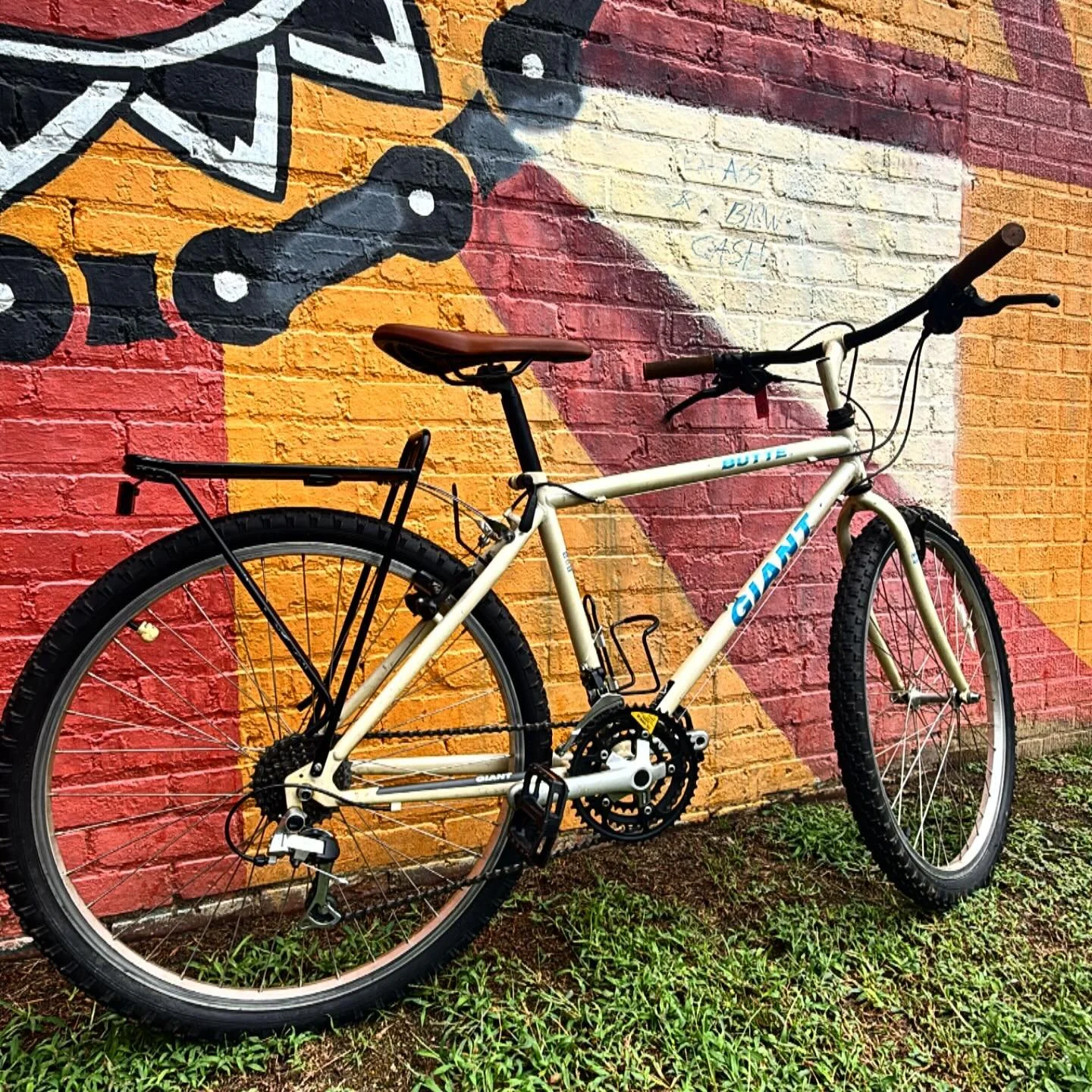 Come check her out… she’s a Butte! With a rack! So very tuff