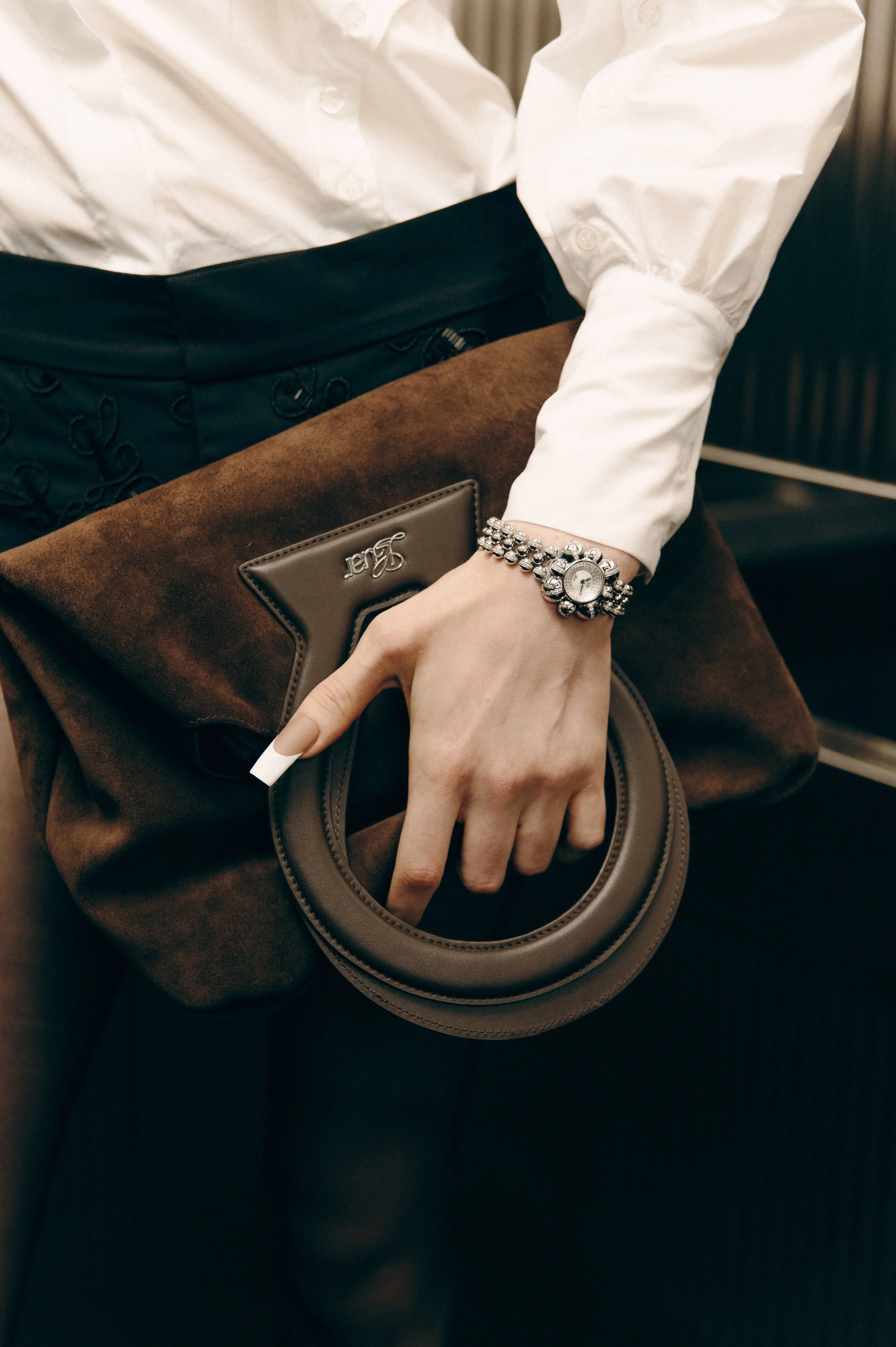 jbw-Atmosphere-J6405B-Fall-2024-Silver-watch-Lifestyle-01.jpg