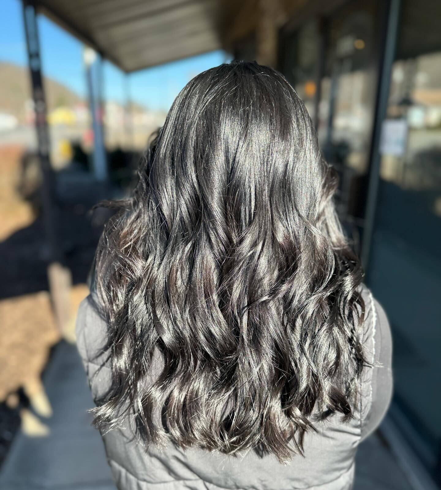 Going darker!!🖤 

Stylist: Brigid @brigid_birtch 

For this client we did a full color, and we did a trim! Swipe to see the before picture!