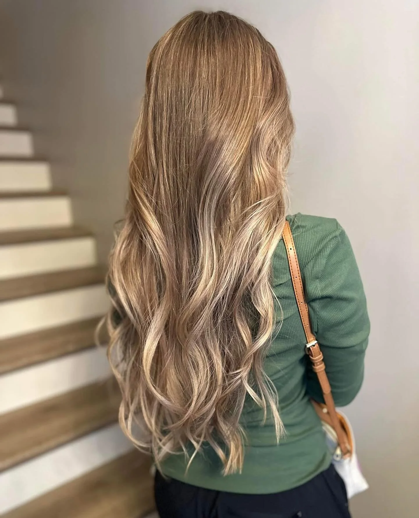 Kaity May killed it today on a big color correction her first day back!! 💕 From banding and unwanted purple tones to beautiful!! 💁🏼&zwj;♀️
Call 729-3500 to make your appointment or schedule online at LoriAshleySalon.com