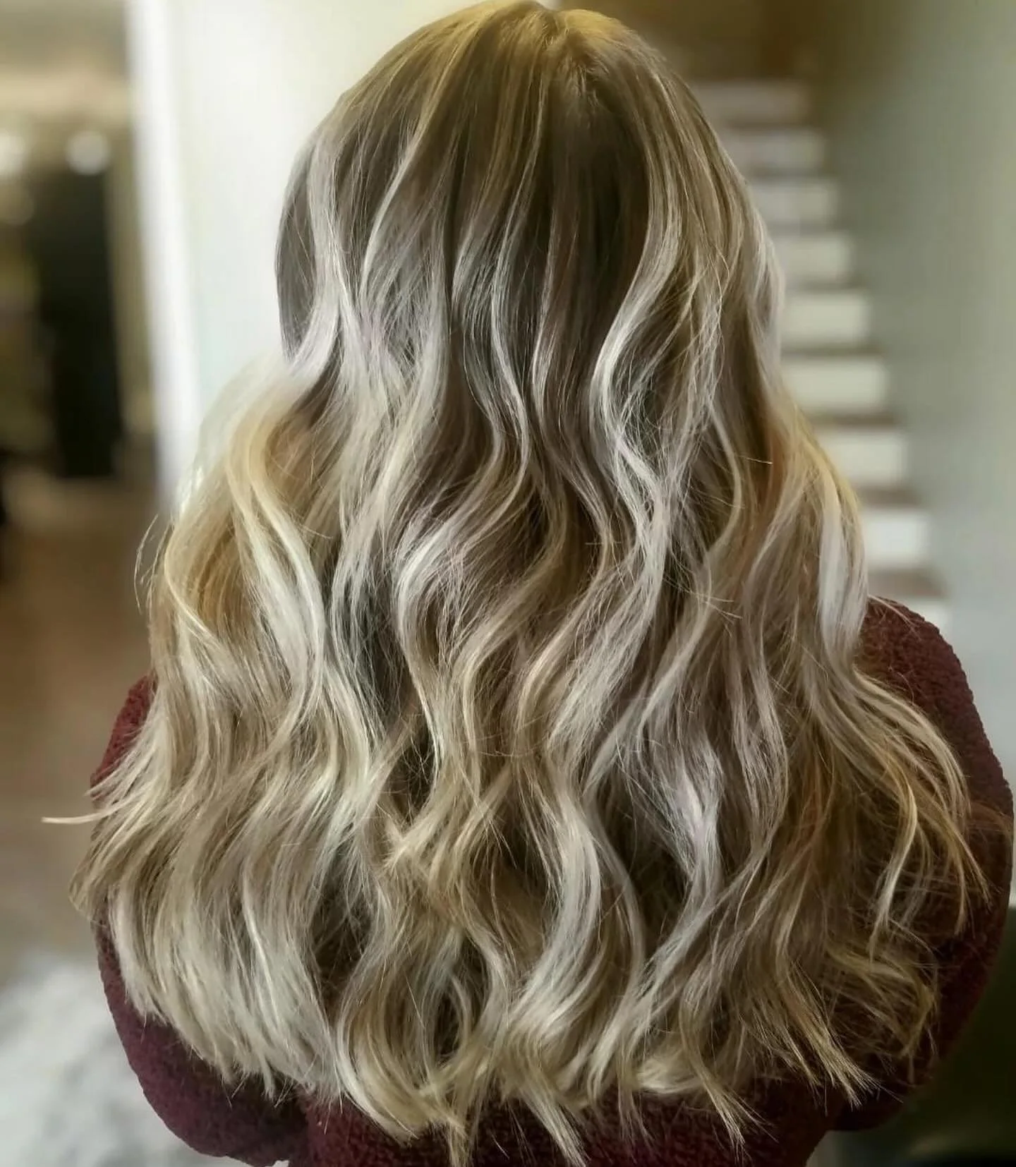 Megan&rsquo;s foilyage done by Deb today was absolutely stunning! 🤩

There are limited appointments left with Deb before Christmas!! Don&rsquo;t wait!!! Call 729-3500 or schedule online at Loriashleysalon.com ⭐️