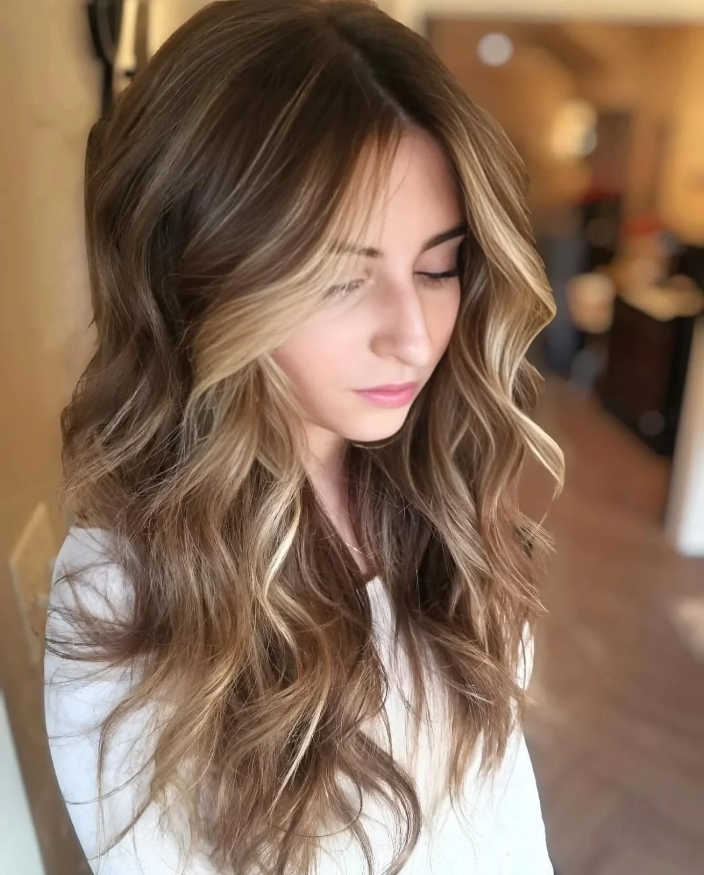 Julia&rsquo;s first ever hair coloring and it is stunning 🤩 another gorgeous foilyage by Deb! 

#moneypiece #btcpics #loriashleysalon #sunybinghamton #binghamtonhairsalon #thanksgivingeve #goldwellapprovedus