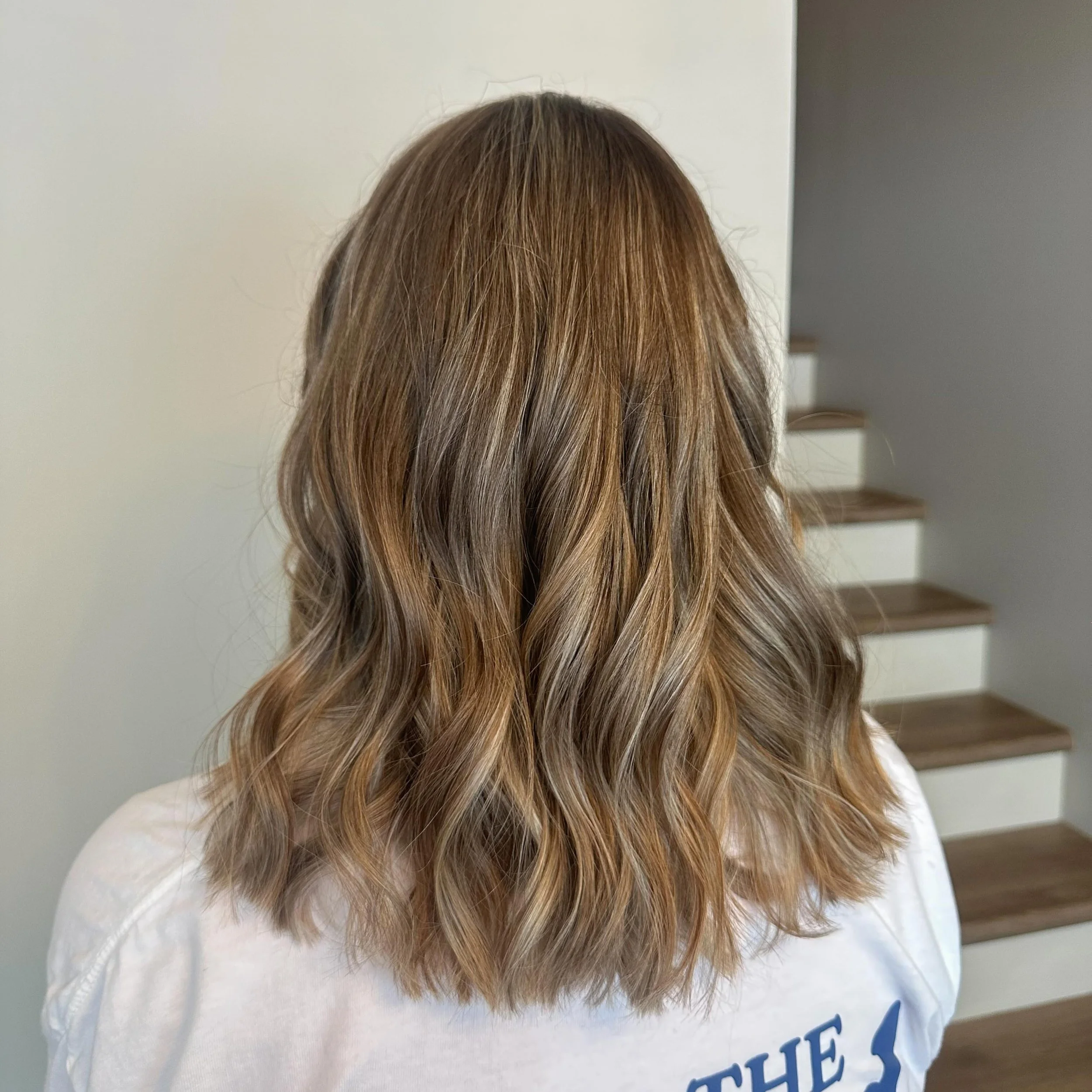 This warm weather calls for some highlights!✨ 
Done by @hairbyemilymugglin