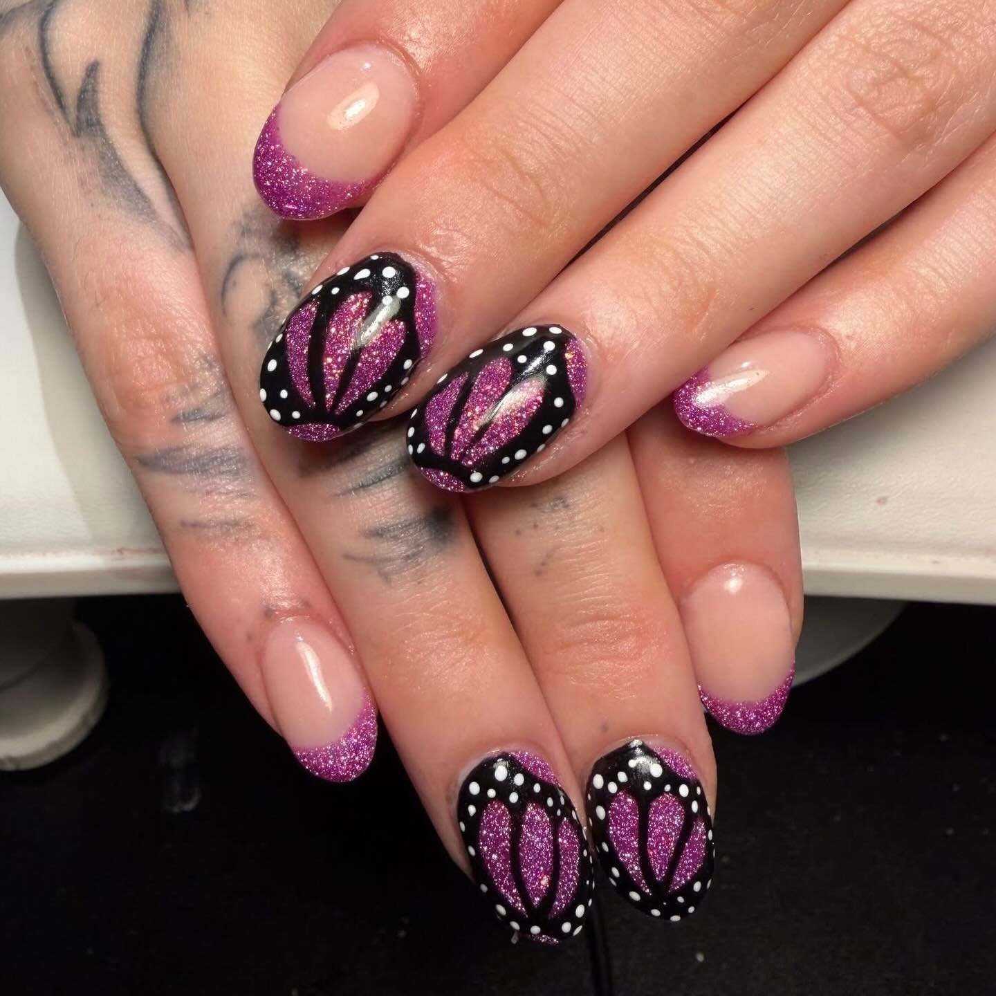 🦋 💜 Butterfly wings make the perfect spring nail art. @madisonrosenails04