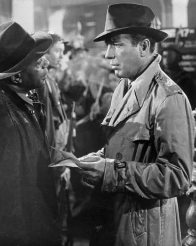 IL TRENCH COAT, L'EVOLUZIONE DALLA TRINCEA ALLA PASSERELLA