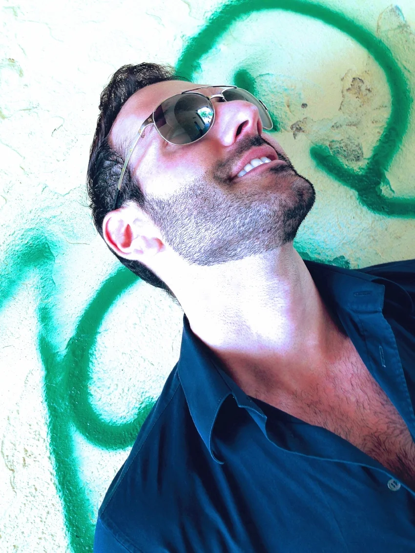 SIAMO TUTTI ALLA RICERCA DI QUALCOSA