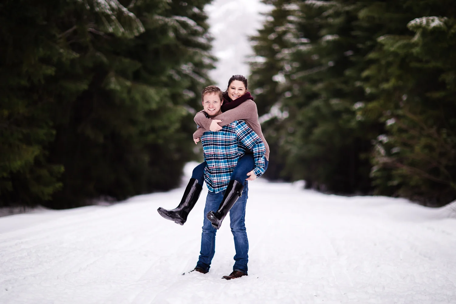 snoqualmie-winter-wedding-engagement-070.jpg
