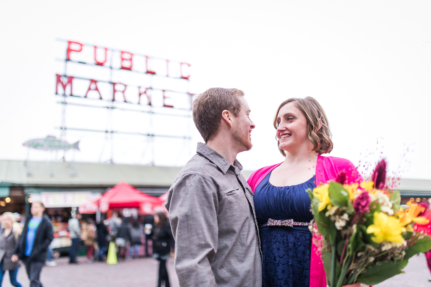 pike-place-seattle-engagement-038.jpg