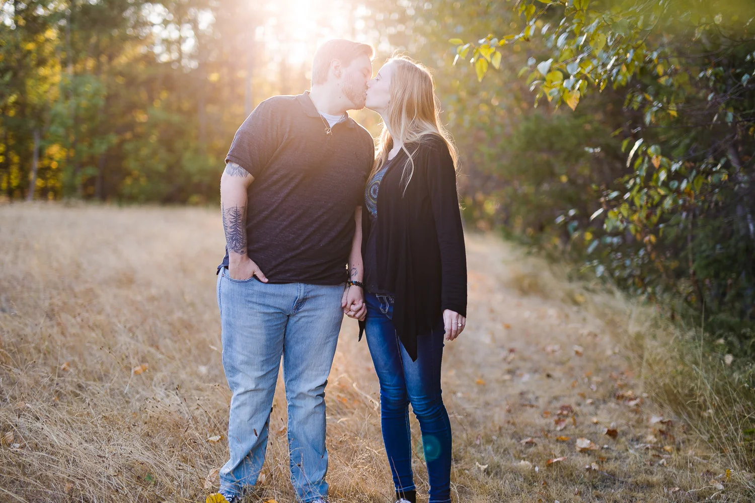 pnw-sunset-outdoor-engagement-05.jpg