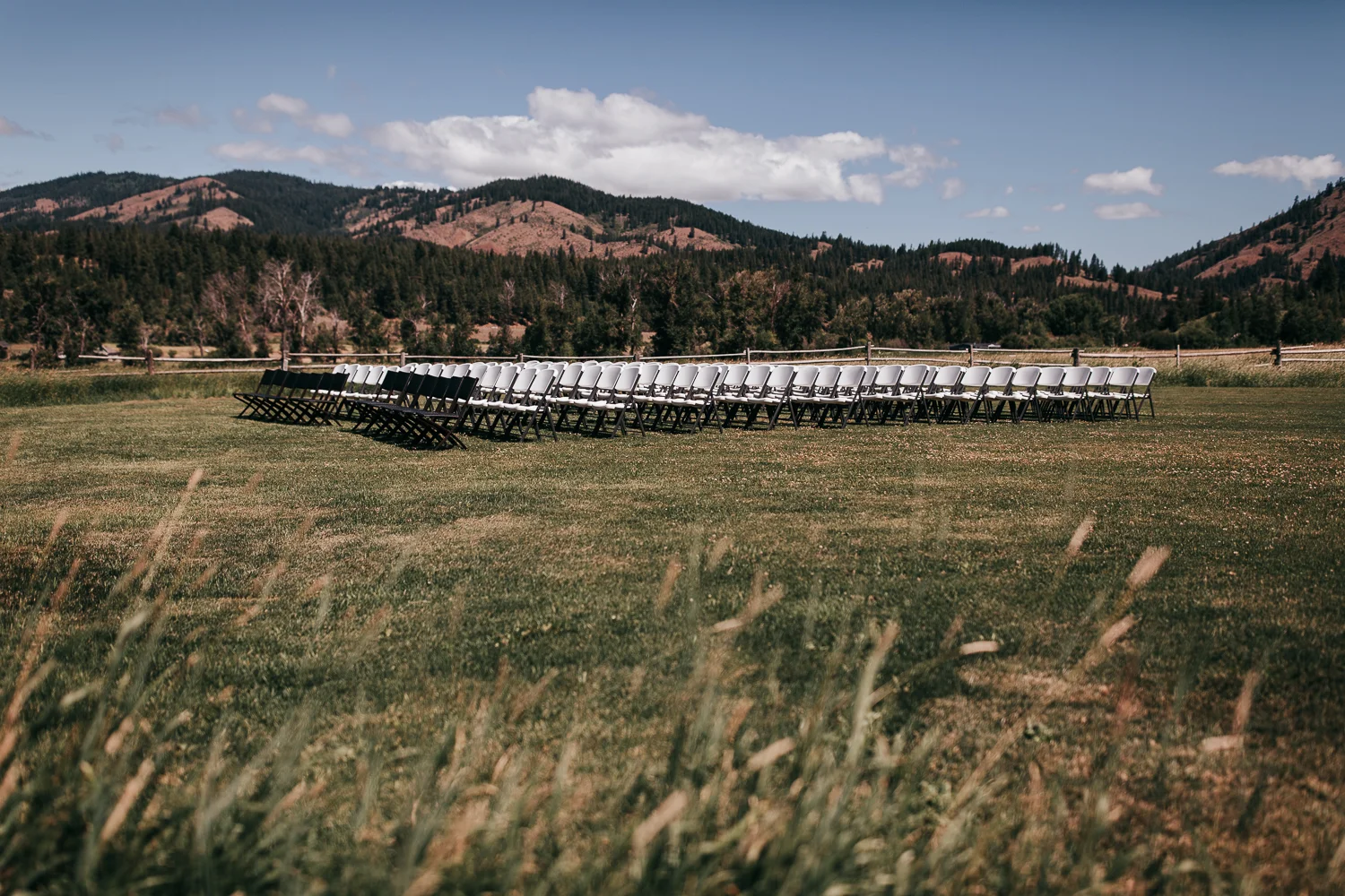 cle-elum-wedding-photographer-cattle-barn-0038.jpg