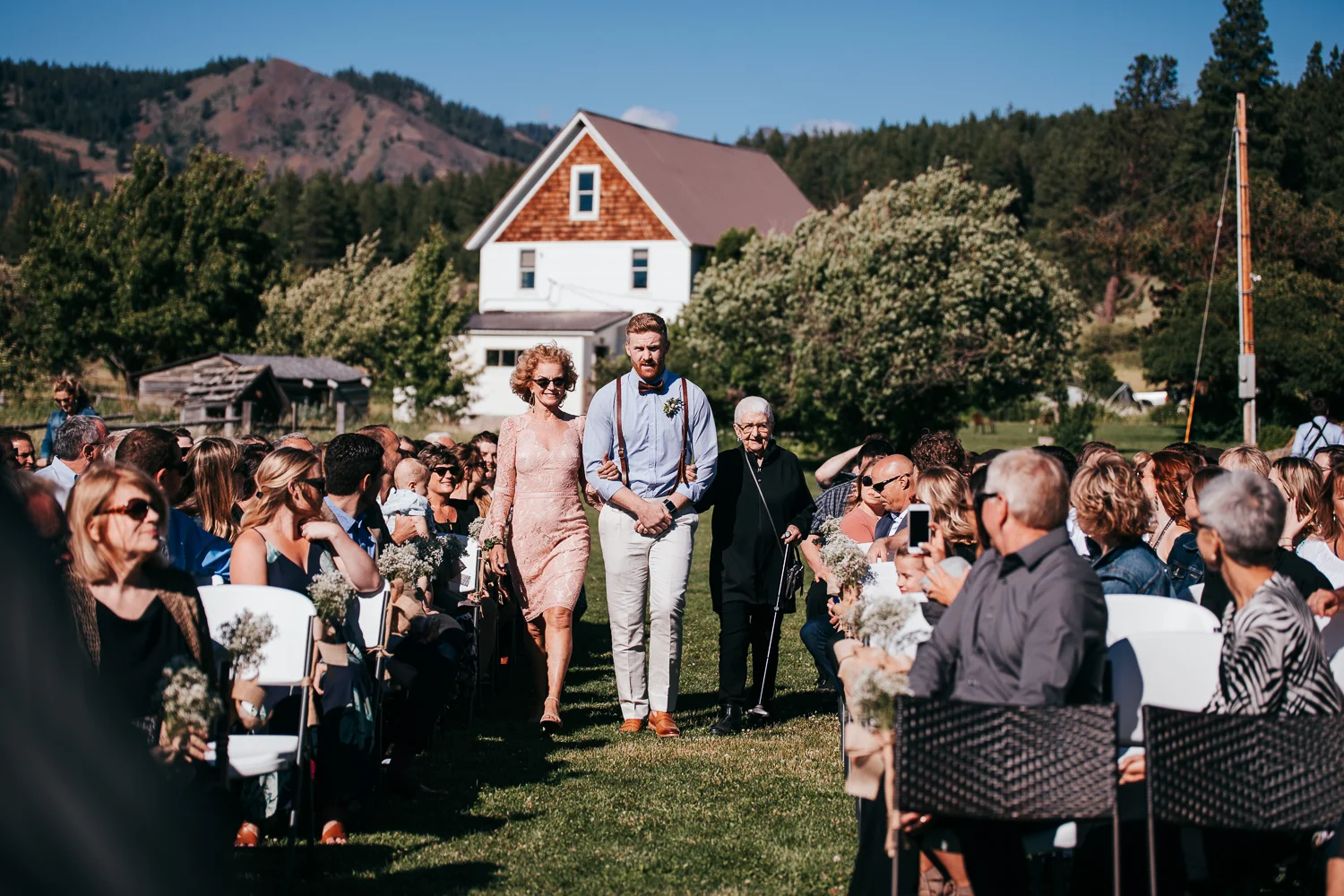 cle-elum-wedding-photographer-cattle-barn-0597.jpg