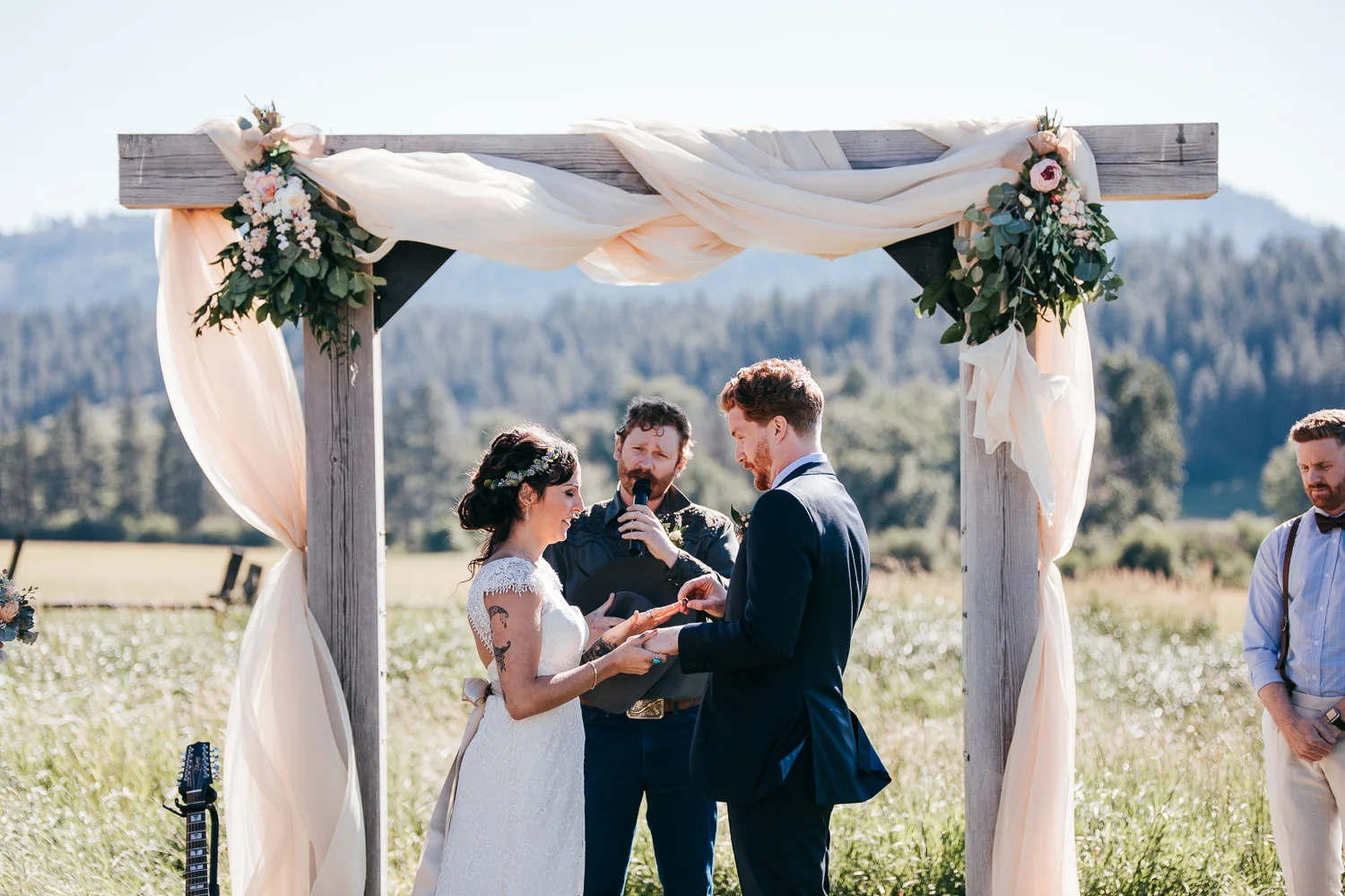 cle-elum-wedding-photographer-cattle-barn-0714.jpg