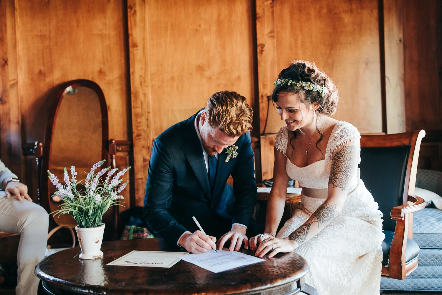 cle-elum-wedding-photographer-cattle-barn-0749.jpg