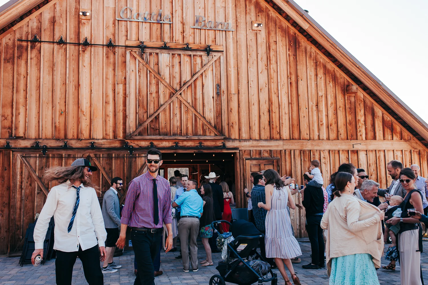 cle-elum-wedding-photographer-cattle-barn-0767.jpg