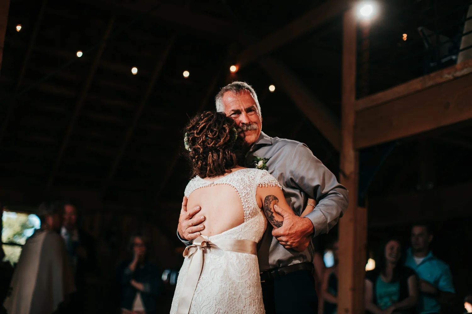 cle-elum-wedding-photographer-cattle-barn-0987.jpg