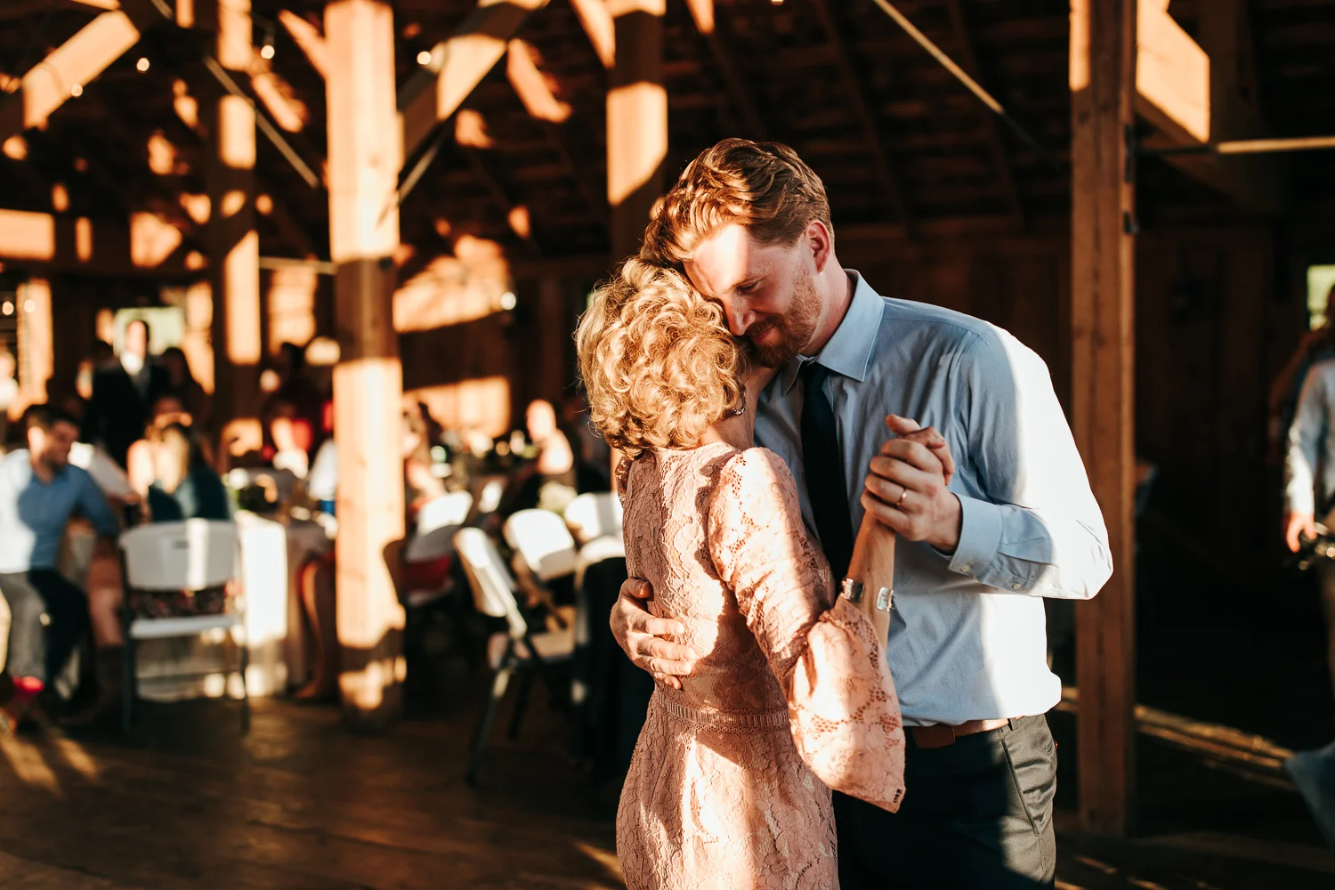 cle-elum-wedding-photographer-cattle-barn-0995.jpg