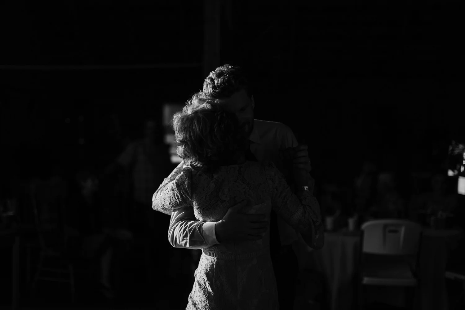 cle-elum-wedding-photographer-cattle-barn-0999.jpg