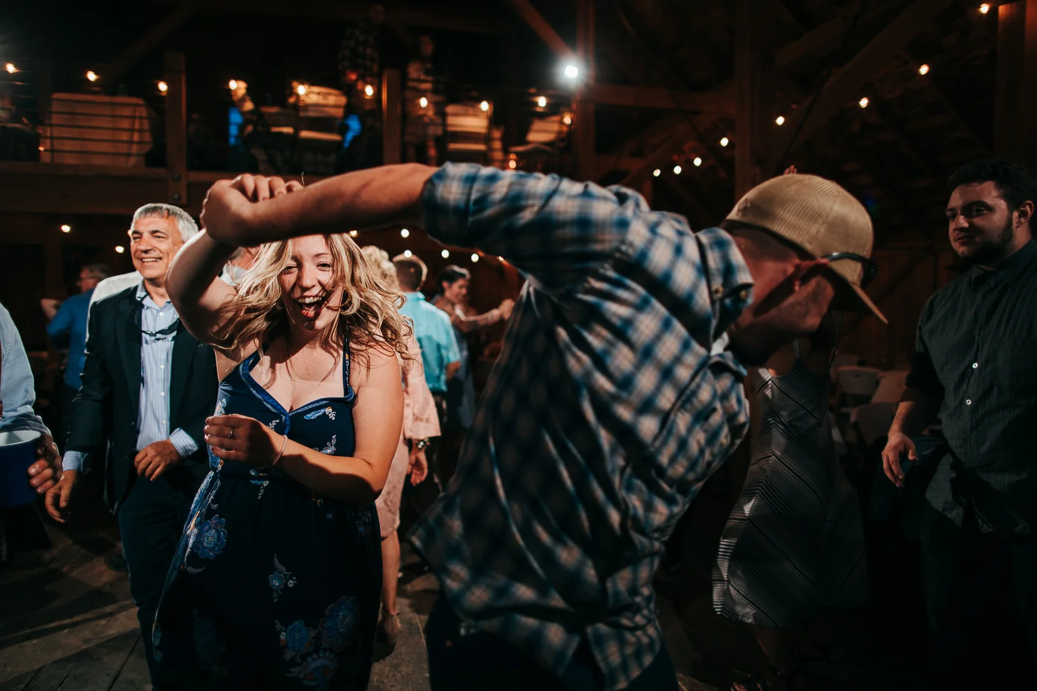 cle-elum-wedding-photographer-cattle-barn-1173.jpg