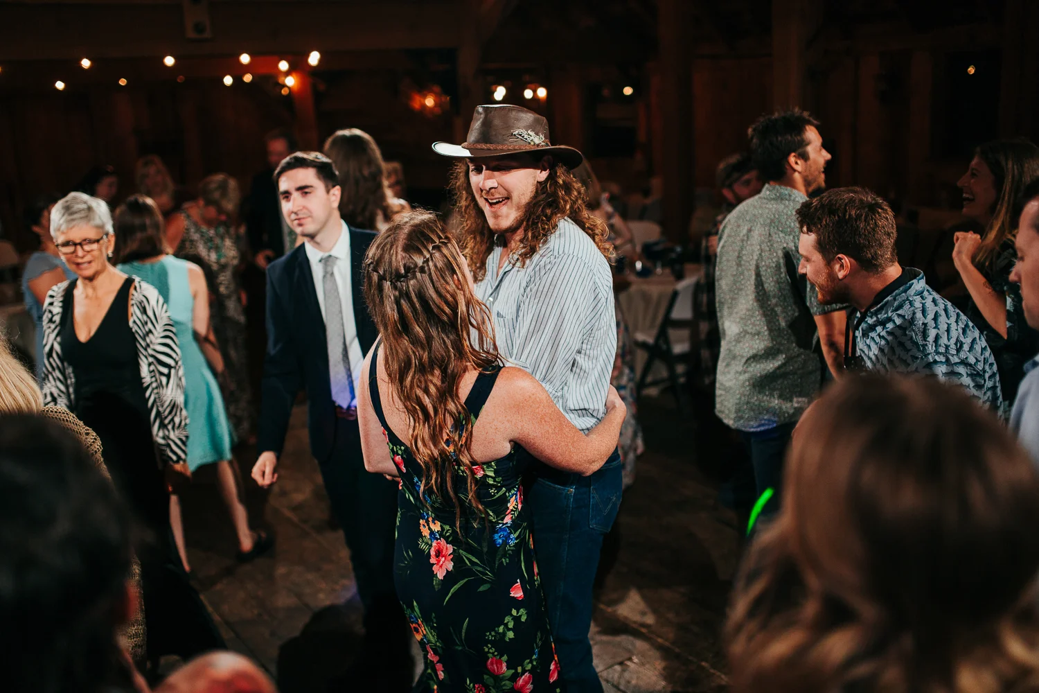 cle-elum-wedding-photographer-cattle-barn-1193.jpg
