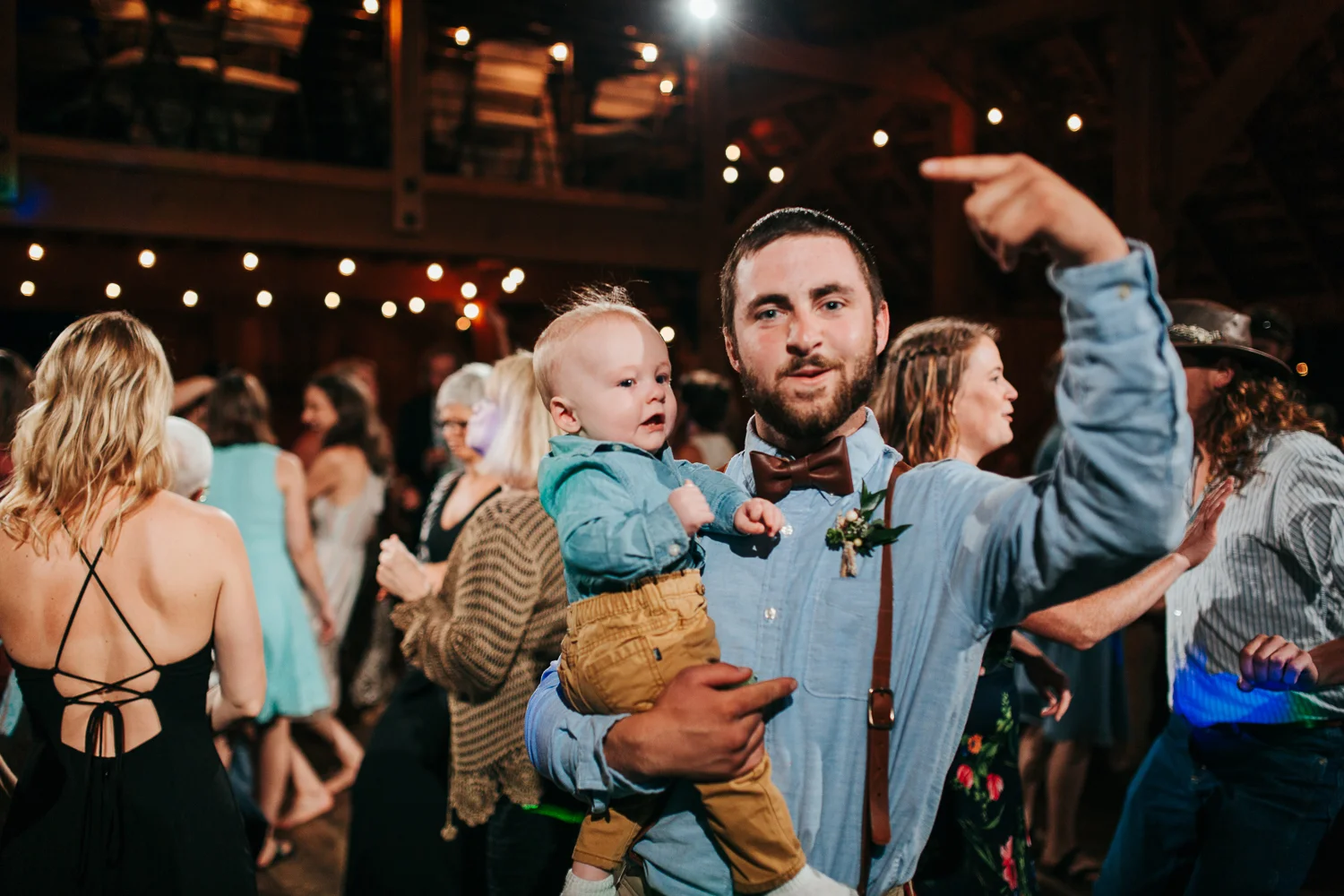 cle-elum-wedding-photographer-cattle-barn-1194.jpg
