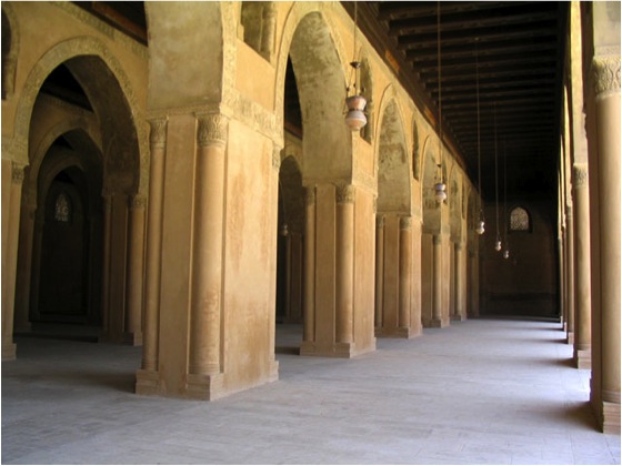 Notice the stamped plaster around the archways. (Photo by author)