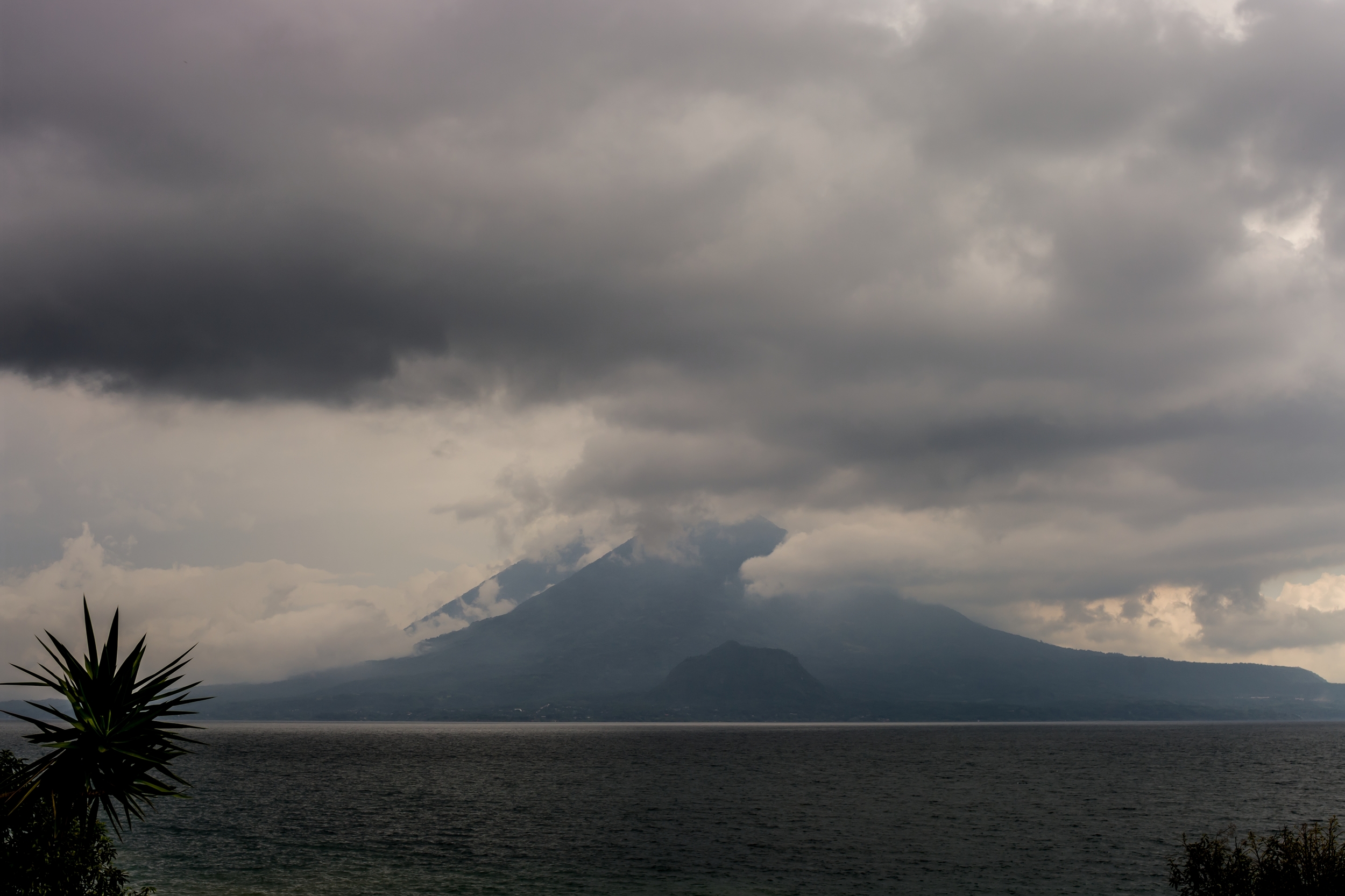  LAGO DI ATITLAN, GUATEMALA 