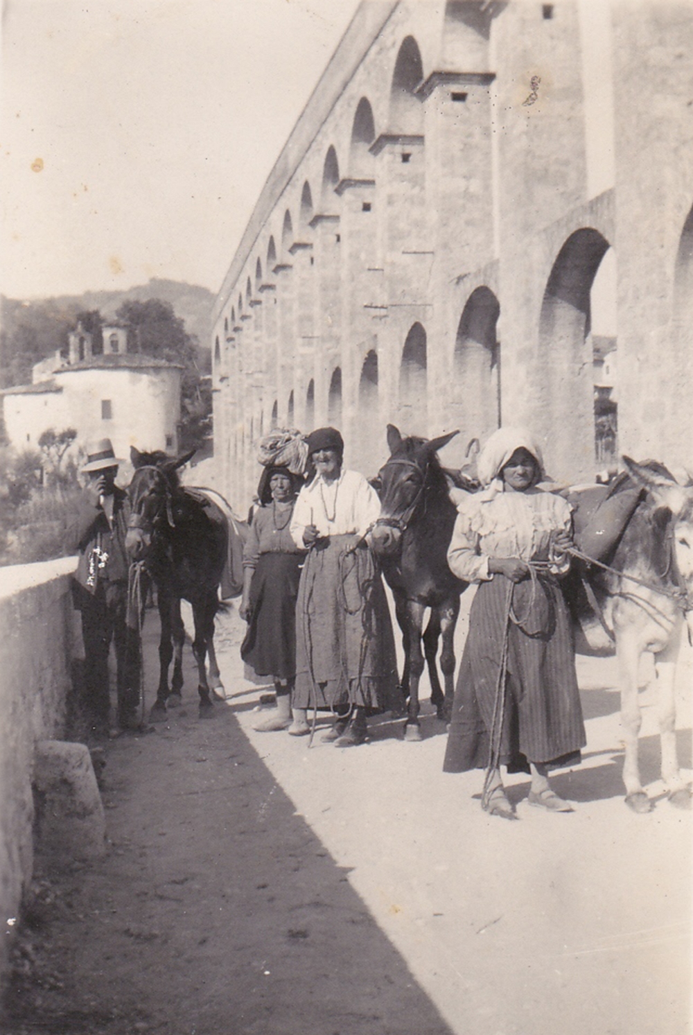 Paesants on the Cartaro Bridge, 1919