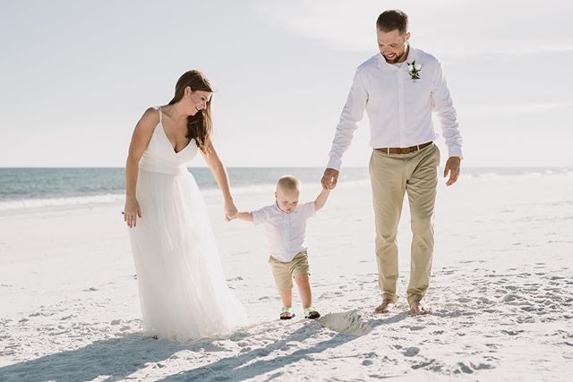 This little family (and the sheer freaking JOY everyone had on their wedding day) made me so happy. 😭🖤