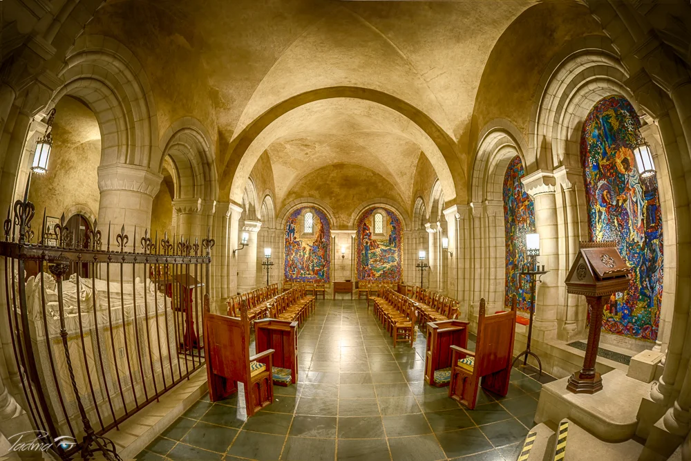 16-02-06-NatCathedral-295-HDR-Edit-Web.jpg