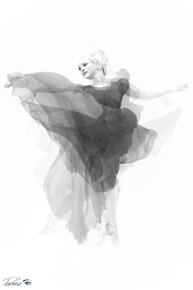 17-09-17-Dance-743-Edit BW-Web.jpg