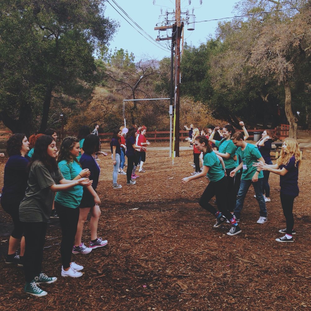 NFTY campers playing balloon toss