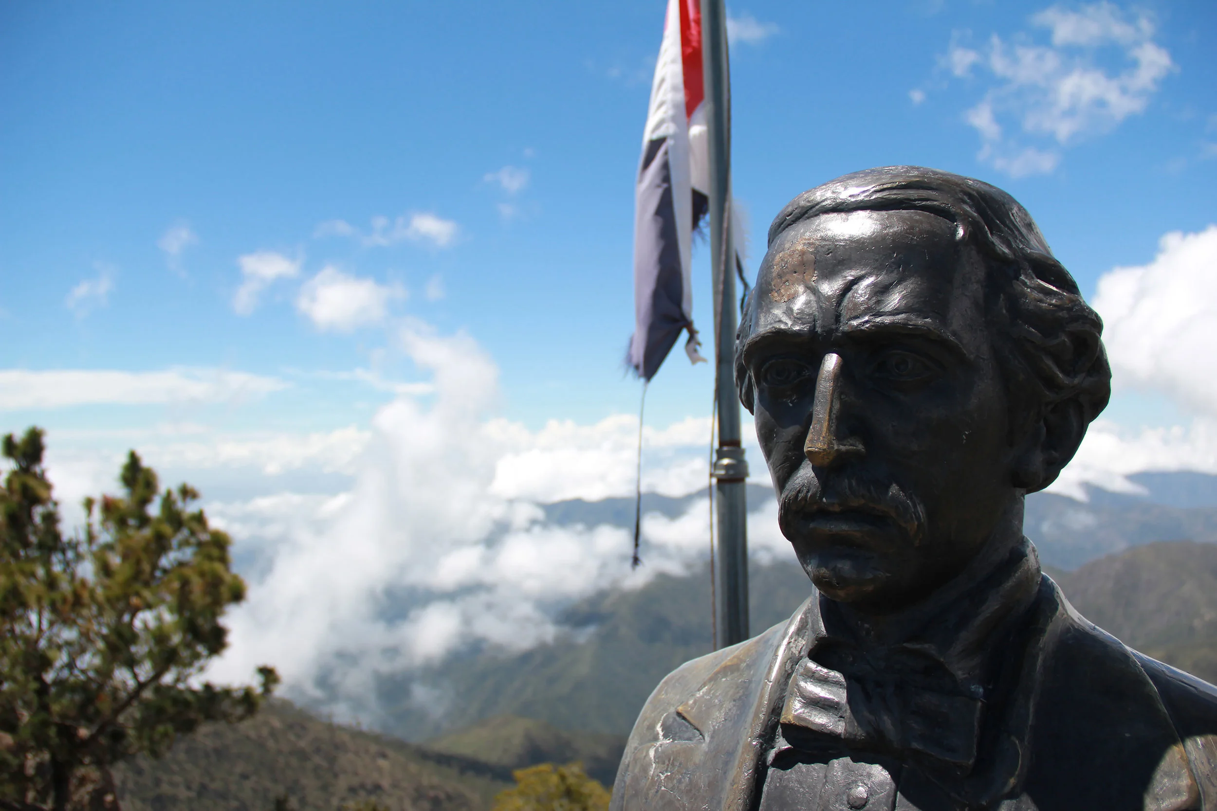Nationalstolz am Gipfel des Pico Duarte.