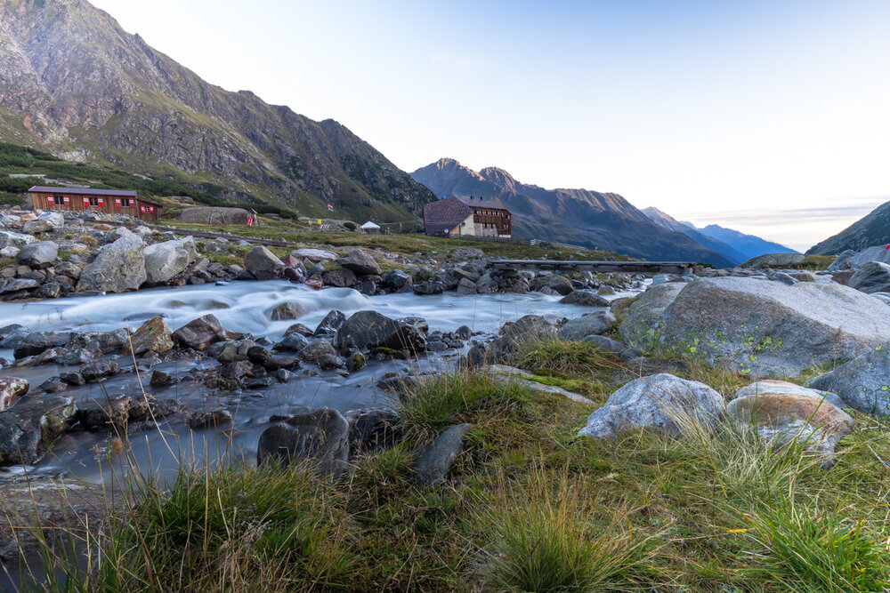 Stubai-Wilde-Wasser-Weg-Sulzenauhütte-Berghütte.jpg