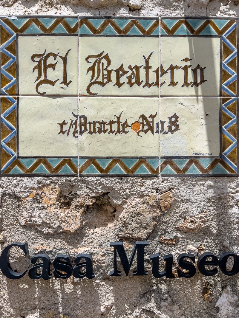 Eingangsschild des El Beaterio Casa Museo in der Zona Colonial