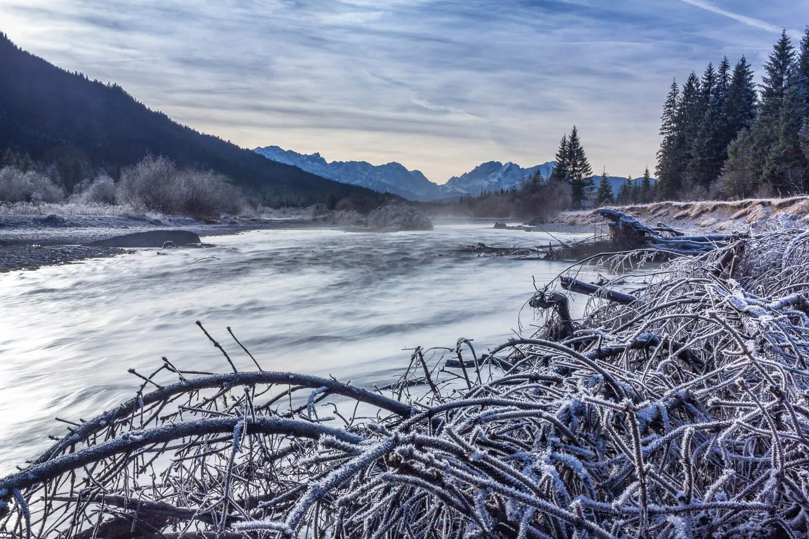 Winterliche Isarauen im Karwendel