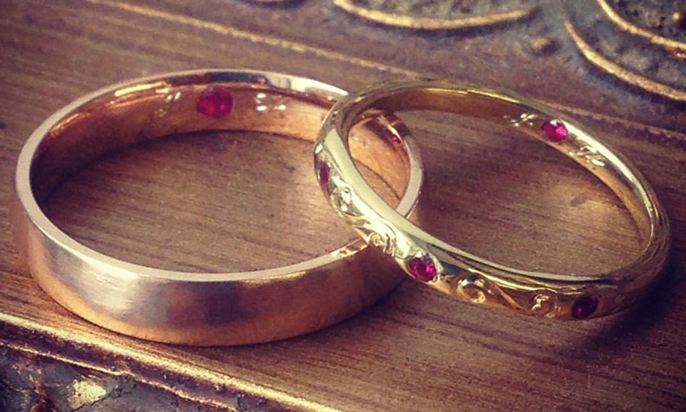 rose-yellow-gold-wedding-set-ruby.jpg