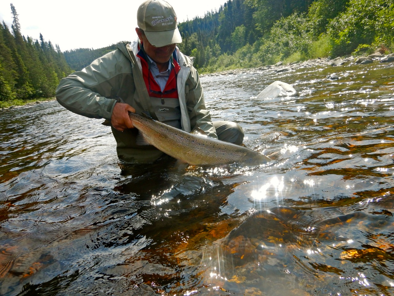 Mark Moorman nous montre sa superbe prise, capturée dans la Cascapédia. Beau travail, Mark!