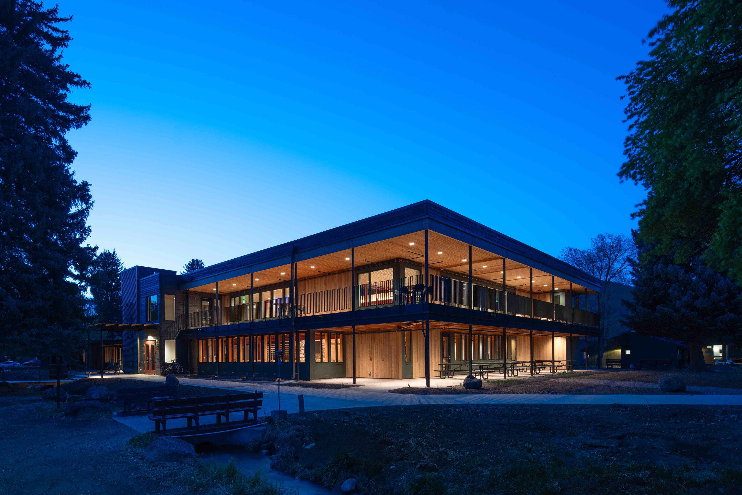 The Bar Fork is the heart of campus life at the Colorado Rocky Mountain School. A4’s addition and renovations comprise an expanded dining hall, extensive student study and lounge areas, gallery space for the art department, a student bookstore, coll