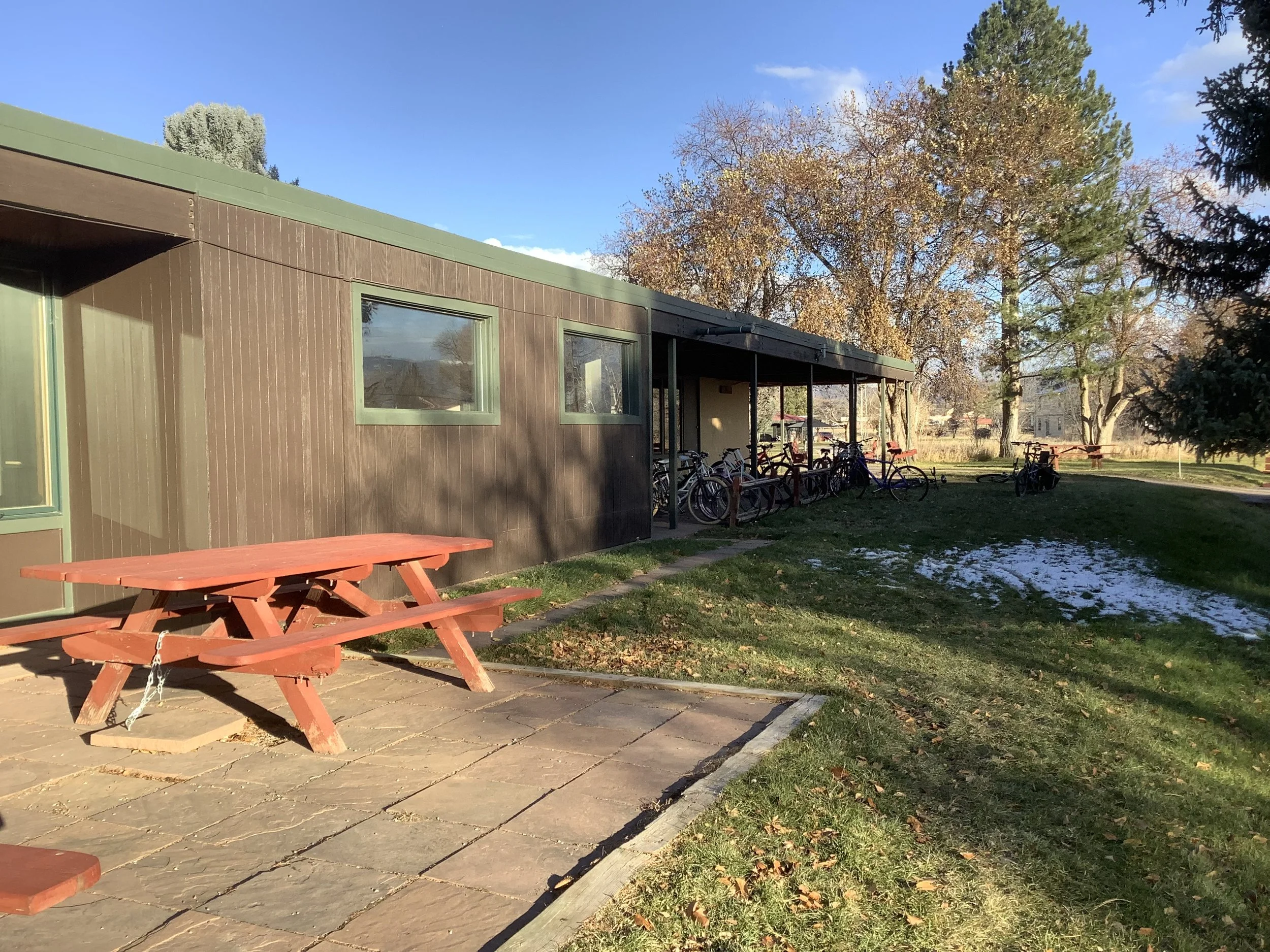  The prior entrance slid into a grim space behind the two horizontal windows in this photo. A new vertical element, which houses an elevator and vertical circulation, makes the side entry clearly visible from the interior core of the campus. 