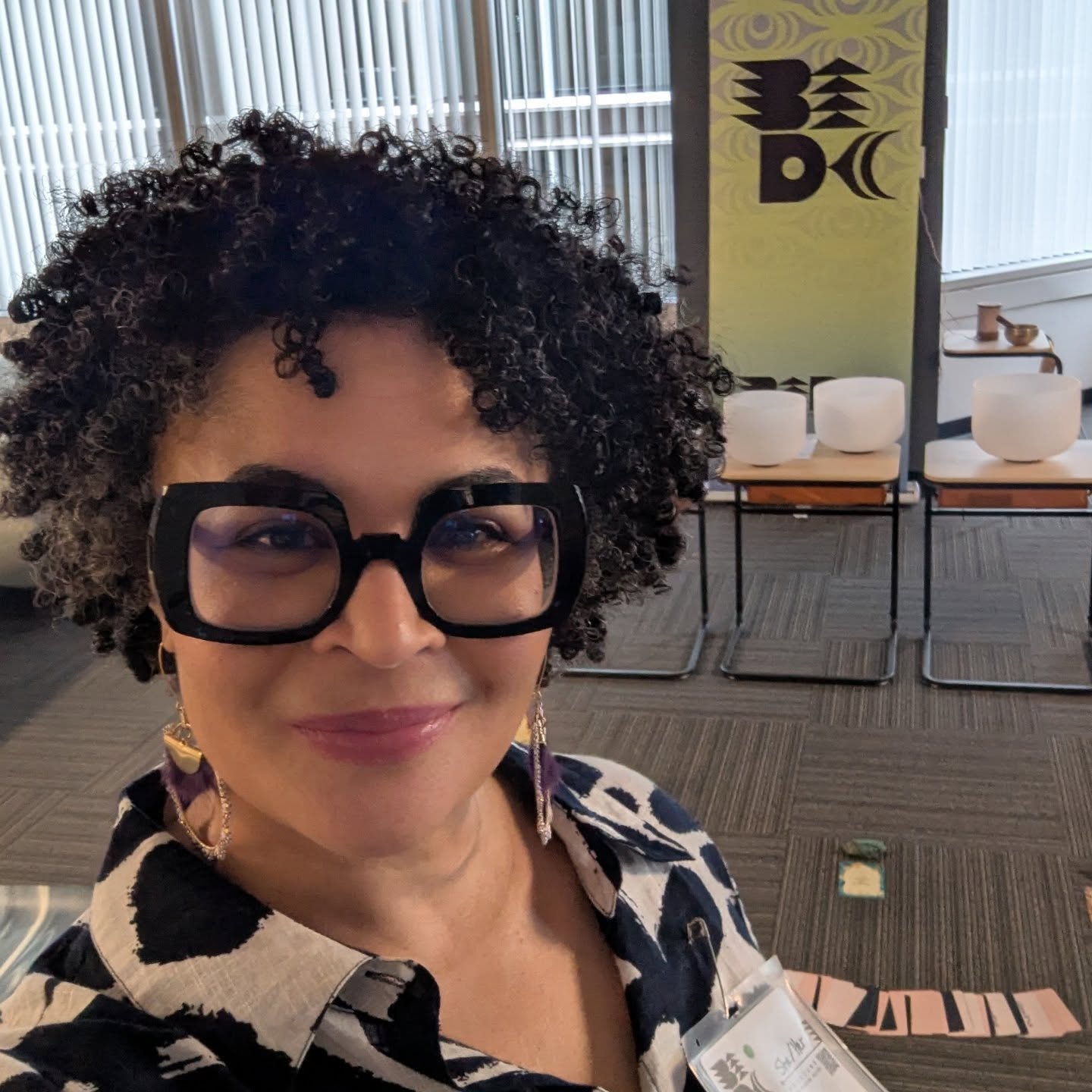 On-Site Sound Bath 🤍: the best way to spend a rainy Friday morning 

Thank you Black + Indigenous Design Collective for having me!

@bidc.ca 

#soundtherapy #soundbowls #soundhealing #soundbath  #crystalbowls #design #art #spatialdesign #wellness #e