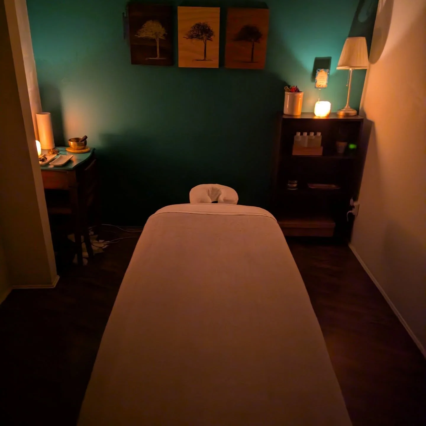 It's SO cozy in here! 

🔥Heated table
🕯️Soft lighting
🎶 Calming music
🙌🏽 Healing hands

#fall #autumn #cozyseason #massage #bodyworktherapy #bodywork #vancouver
#supportlocal #smallbusiness #kitsilano #wbroadway
#comfort #decor #cozy #warm #refl