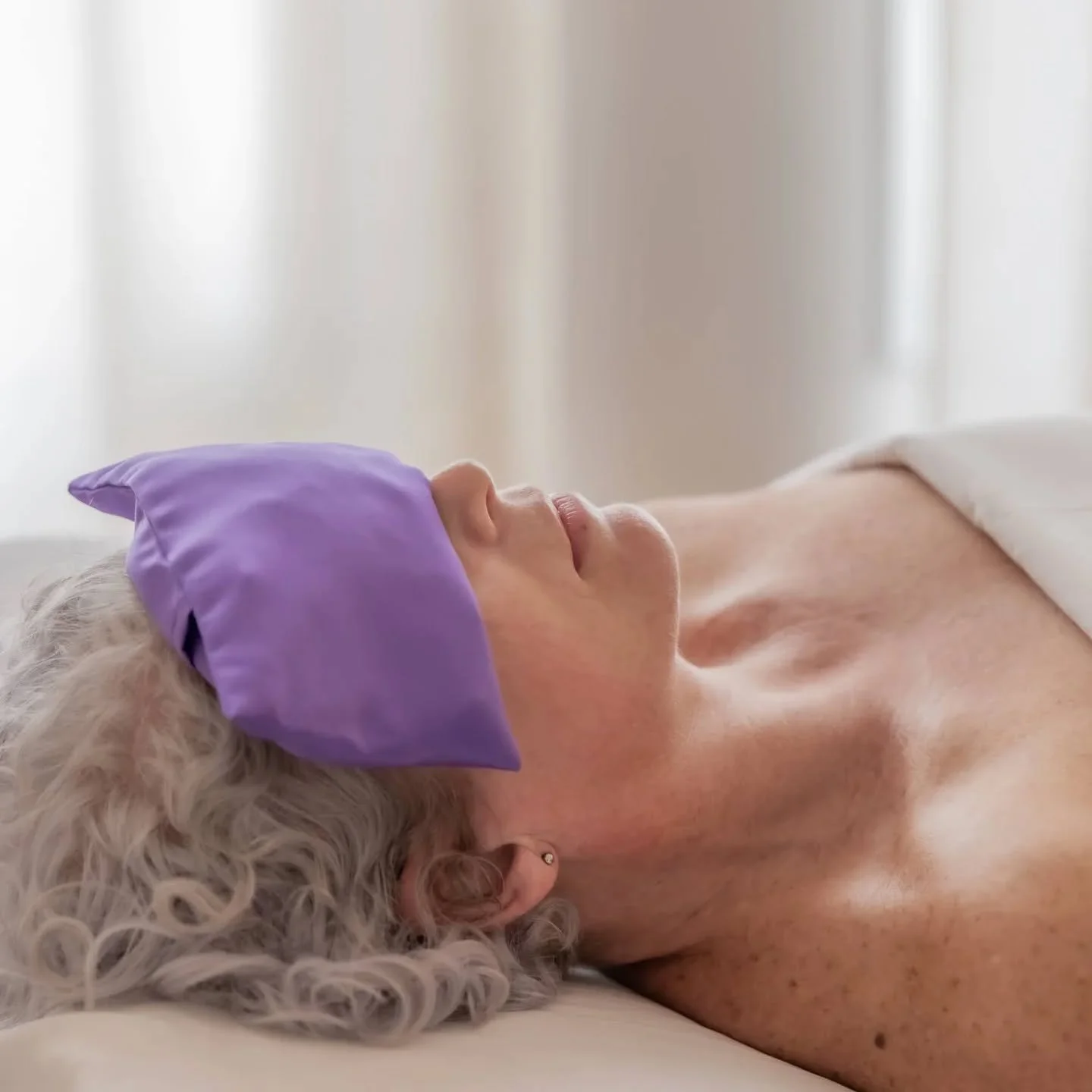 Before we address tension in the body, the nervous system needs to feel safe.

Simple moments&mdash;quiet, warmth, and supportive touch&mdash;help the body soften and prepare for deeper work.

From there, real change becomes possible.

Integrative bo