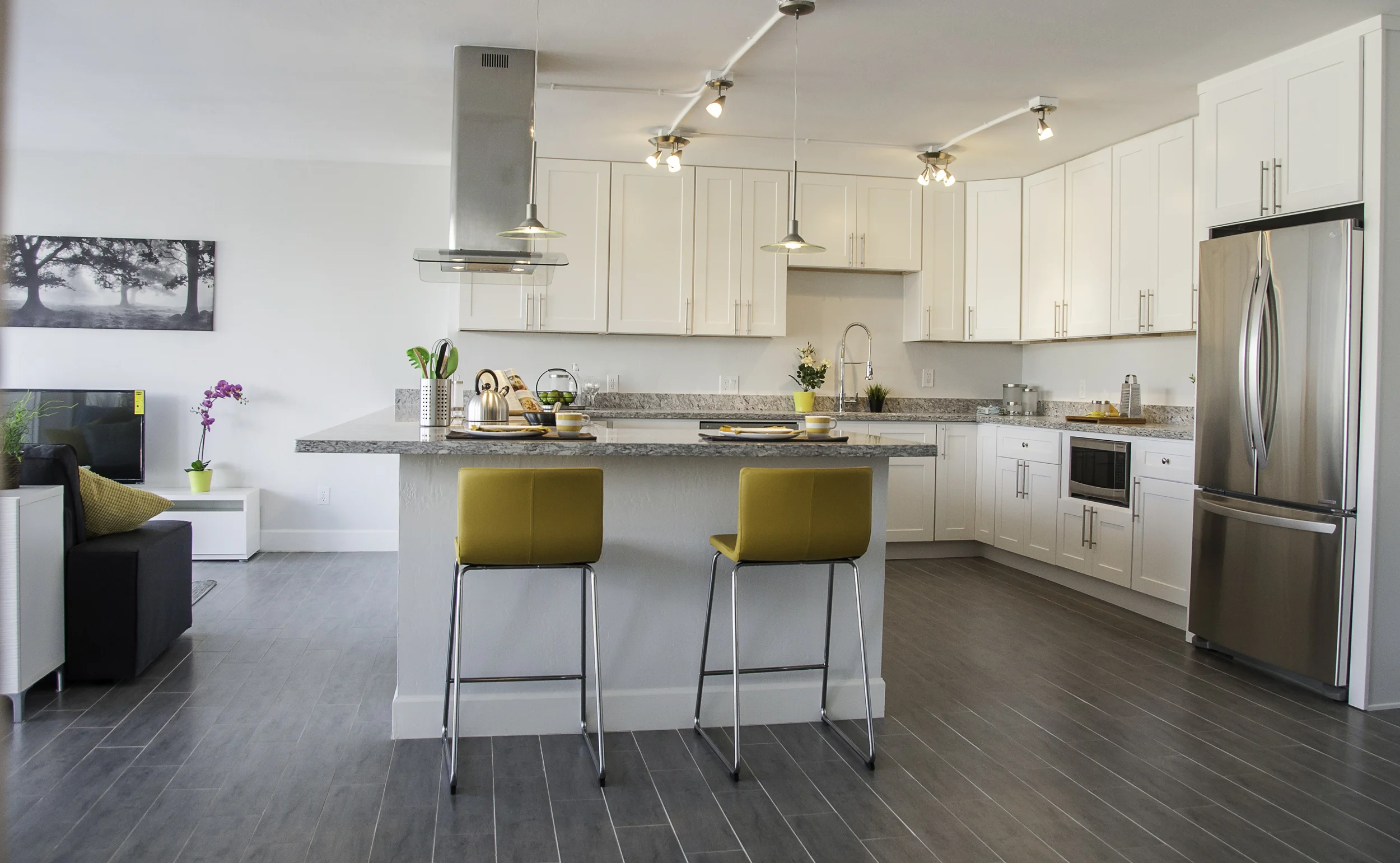 *SOLD* Stunning Highrise Condo