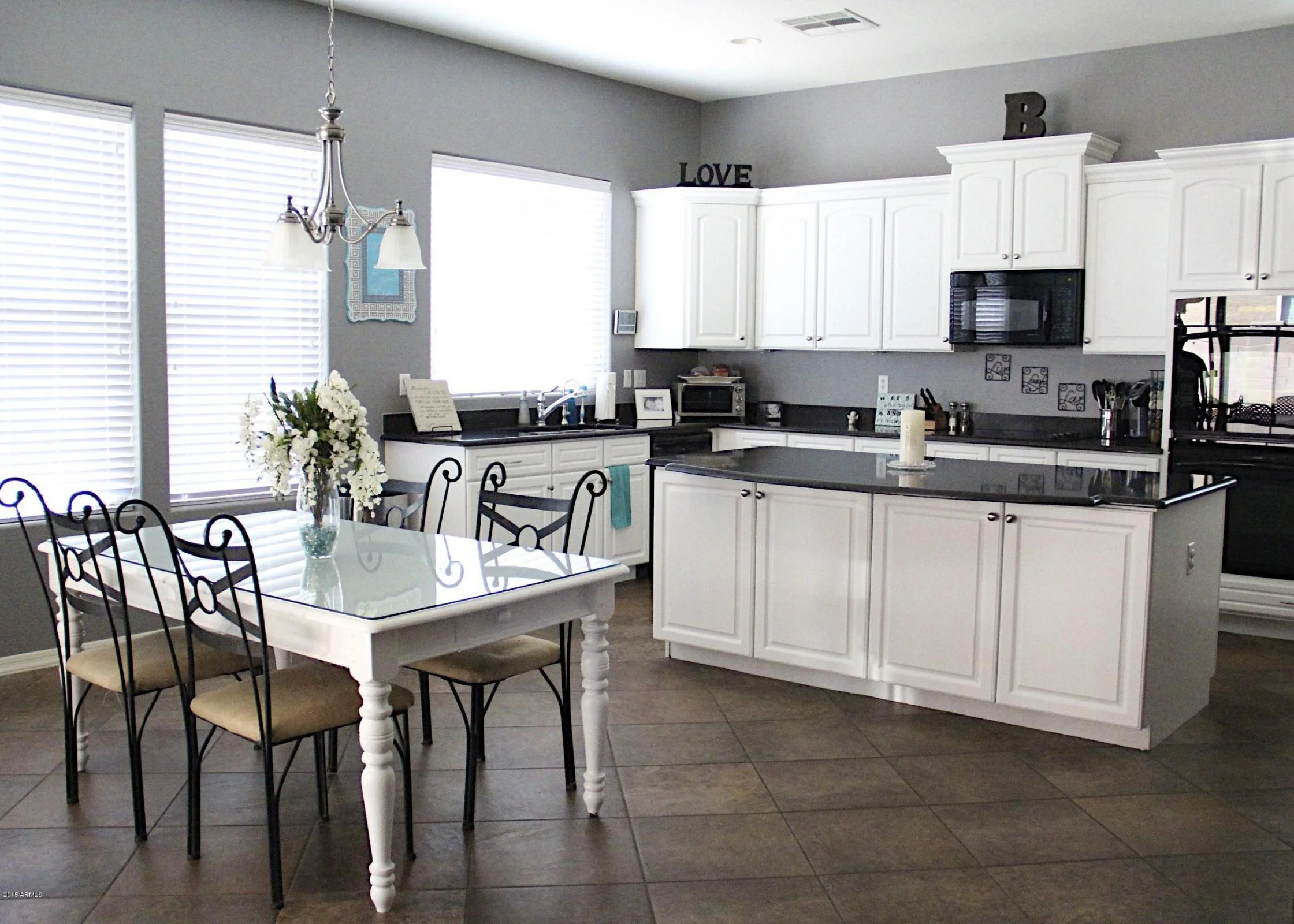 kitchen 1.jpg