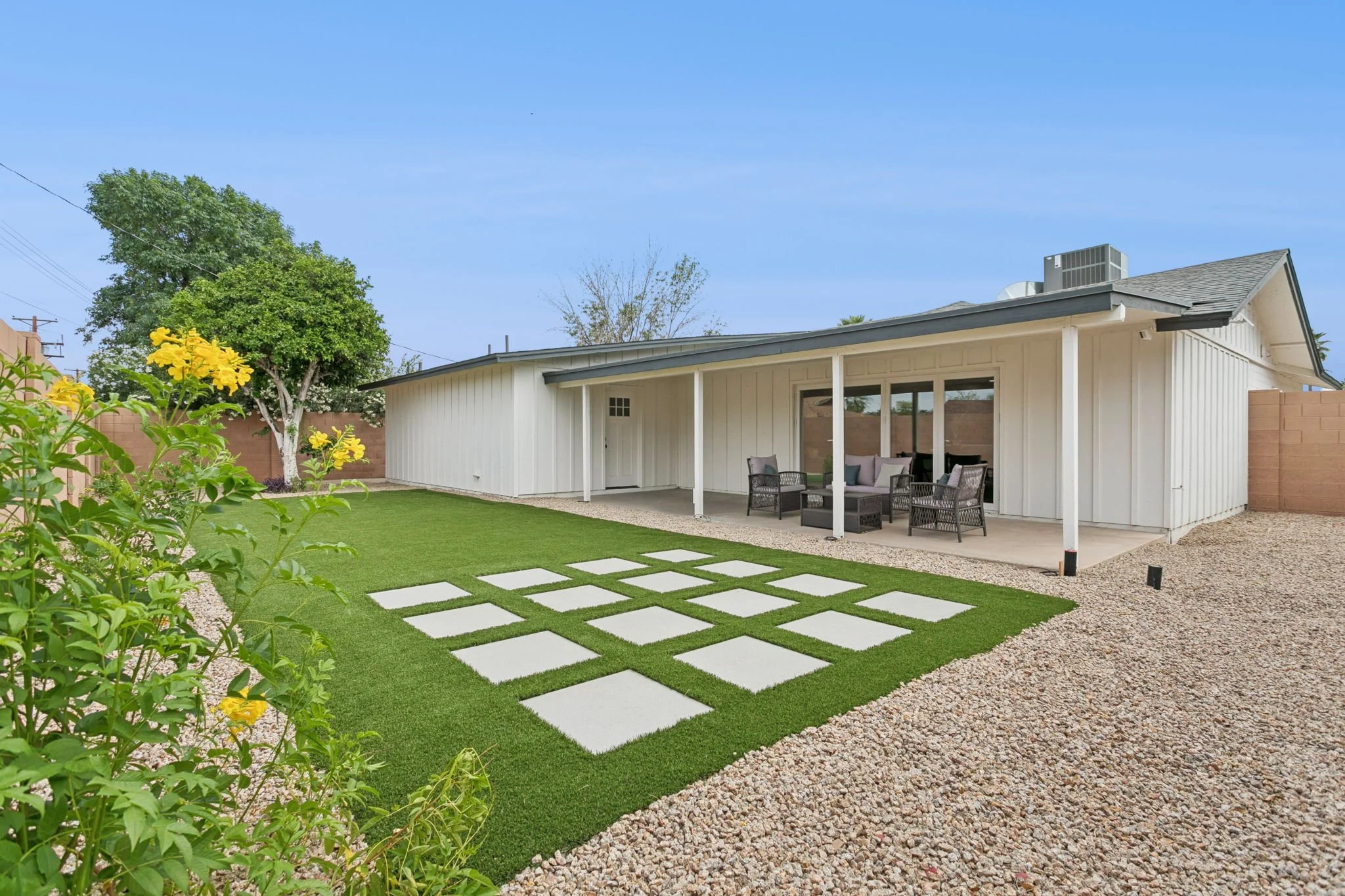 44-web-or-mls-8202-e-mackenzie-dr 2.JPG
