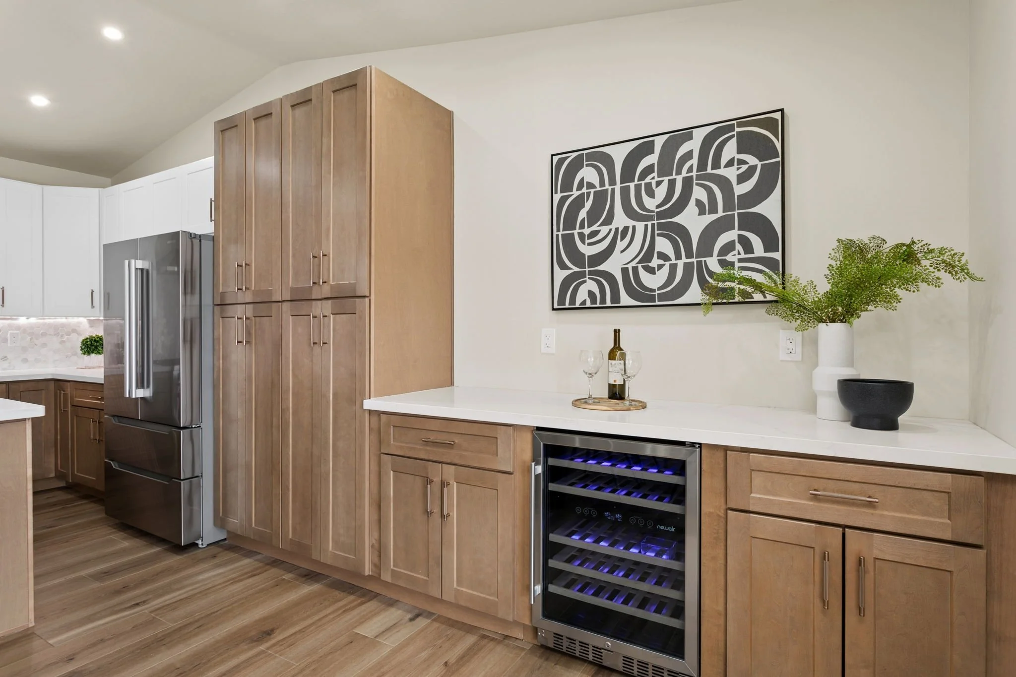 17-web-or-mls-8202-e-mackenzie-dr 2.JPG